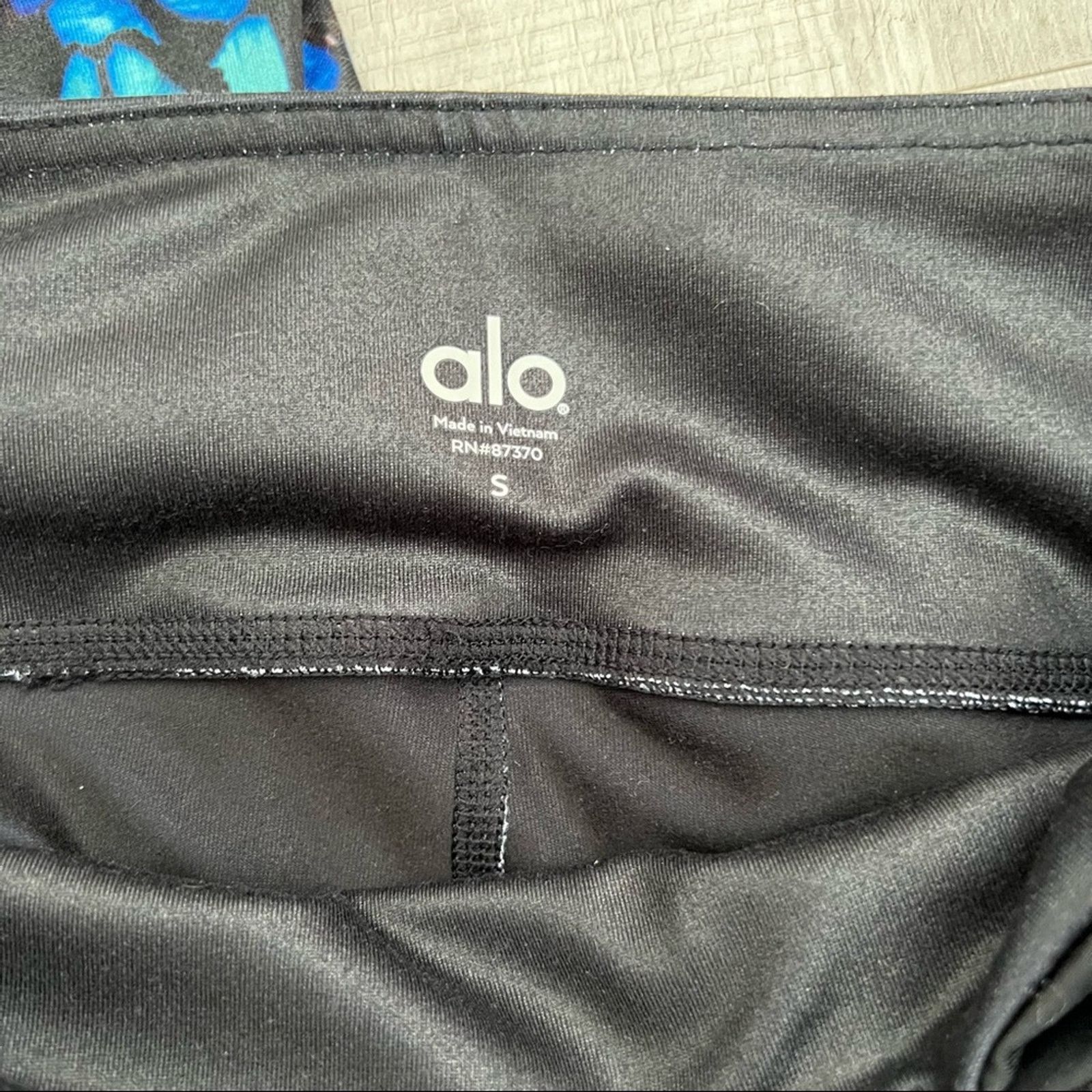 Alo Yoga Alo Yoga x Gypset Goddess butterflies leggings Size 28" / US 6 / IT 42 - 11 Thumbnail