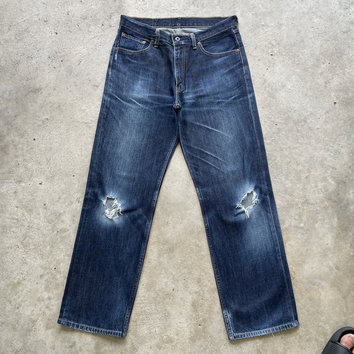 Levi's Vintage Clothing Vintage Levi’s 502 Distressed Jeans Dark Blue Faded Pants Size US 32 / EU 48 - 1 Thumbnail