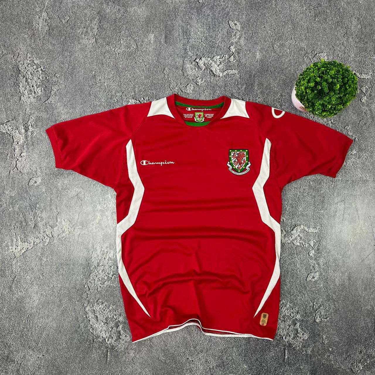 Champion Vintage Wales Team 2008/2010 Football Soccer Shirt Jersey Size US S / EU 44-46 / 1 - 1 Thumbnail