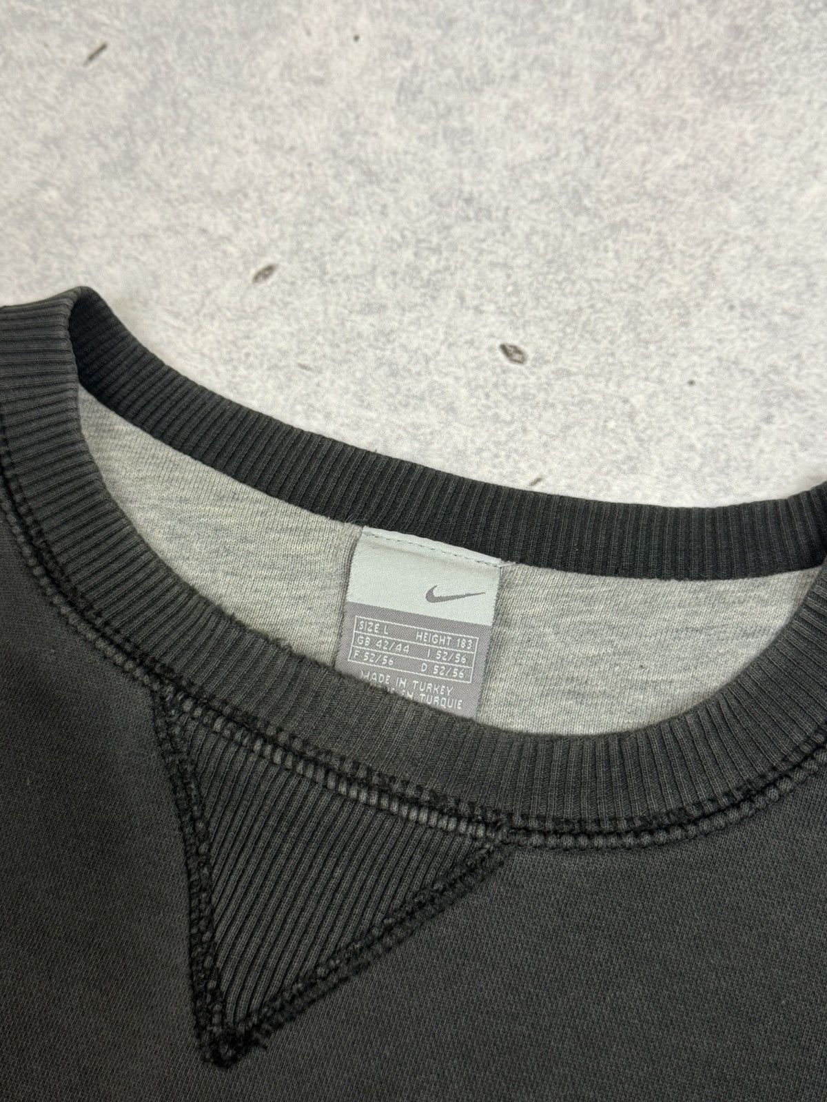 Nike Vintage Nike Small Swoosh Faded Sweatshirt Size US L / EU 52-54 / 3 - 6 Thumbnail