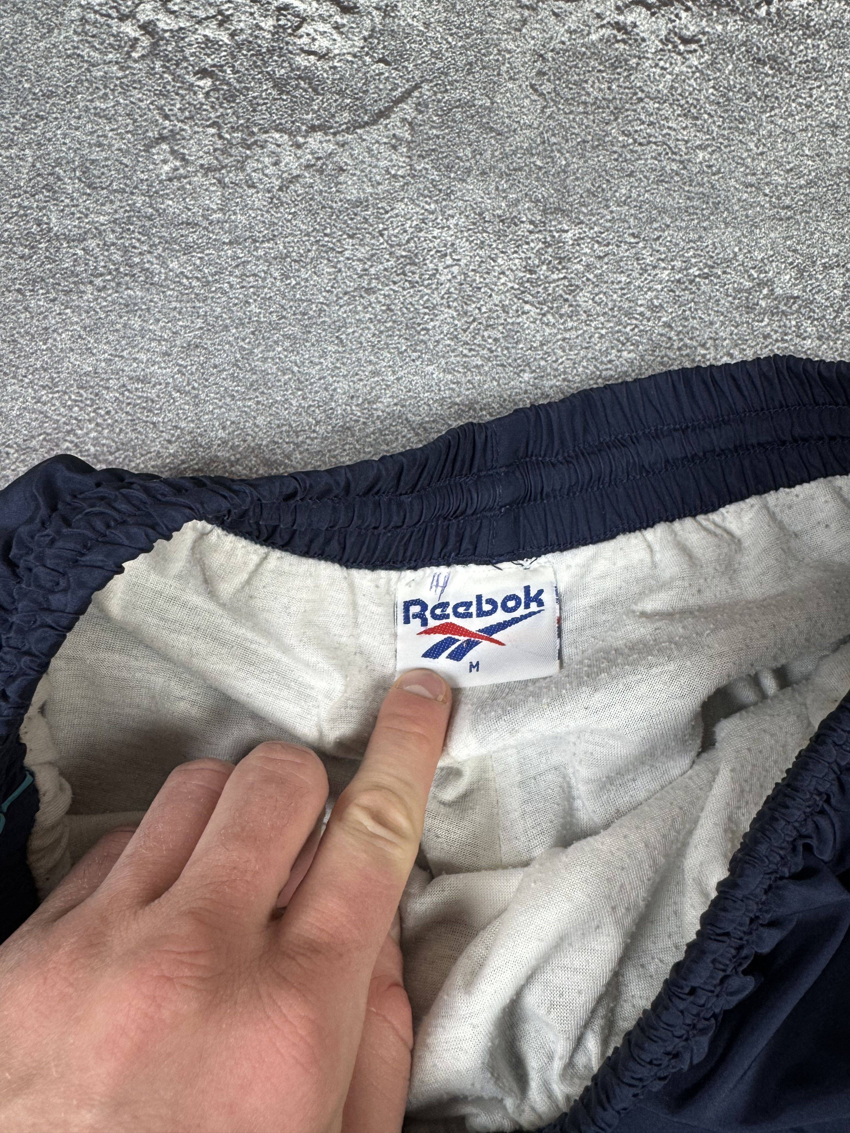 Reebok VTG Reebok Nylon Sweatpants Joggers Y2K Logo Size M Size US 32 / EU 48 - 5 Thumbnail