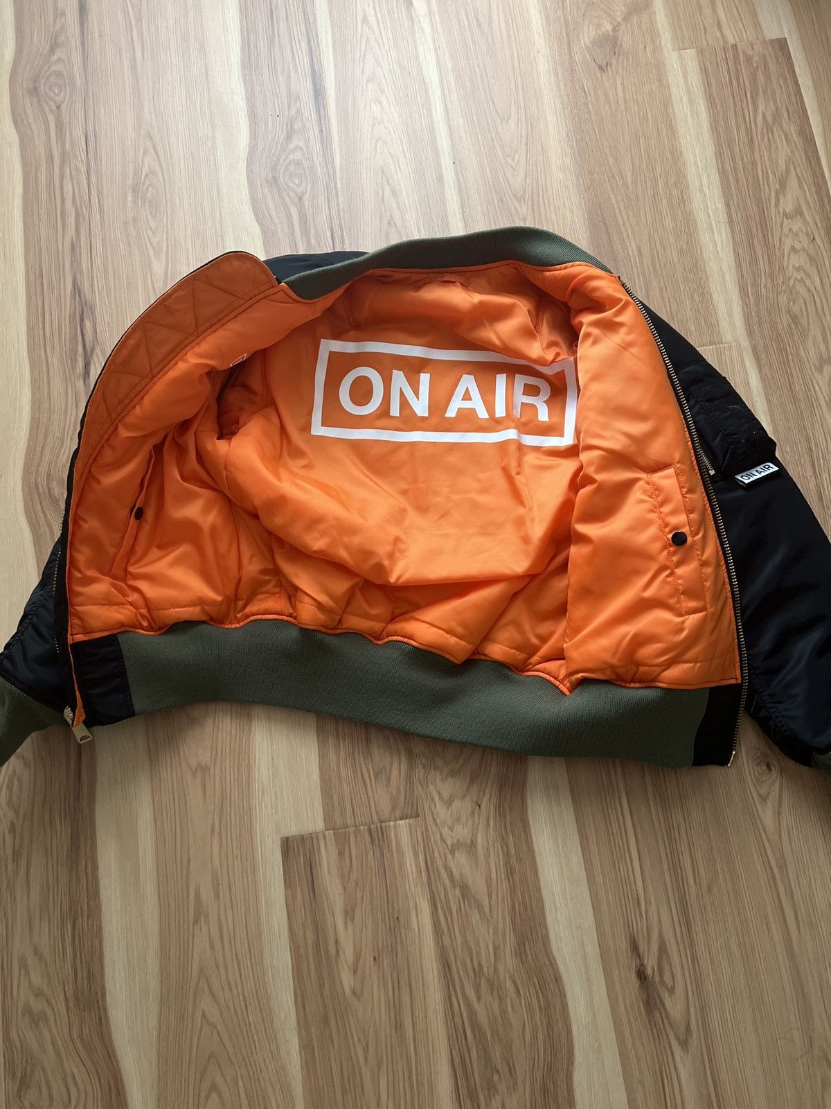 Alpha Industries ON-AIR x Alpha industries Collaboration Bomber reversible Size US S / EU 44-46 / 1 - 3 Thumbnail