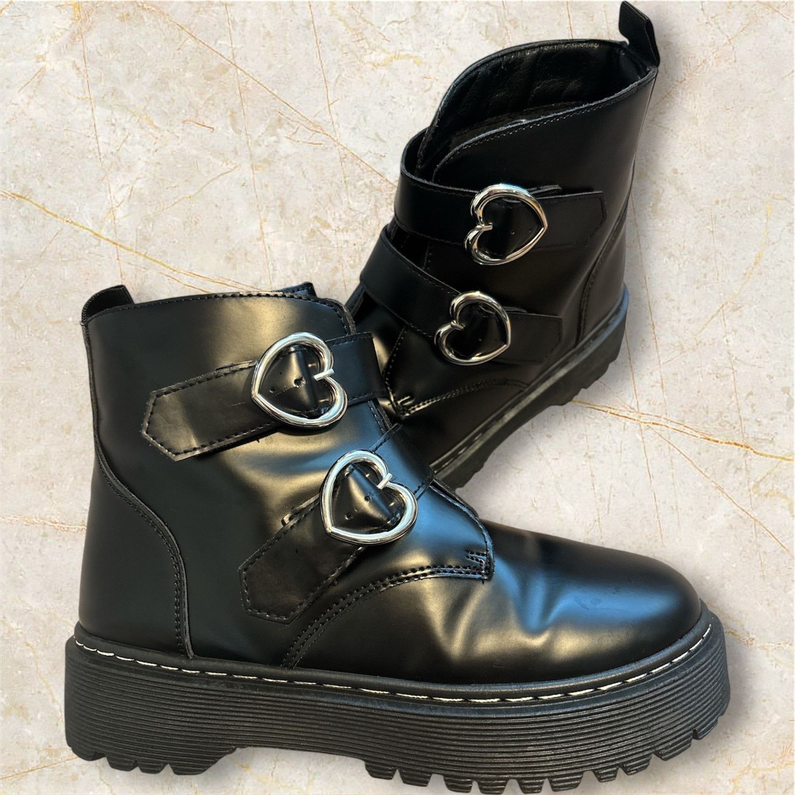 The Unbranded Brand Heart Buckle Combat Boots Size 8 Size US 8 / IT 38 - 1 Thumbnail
