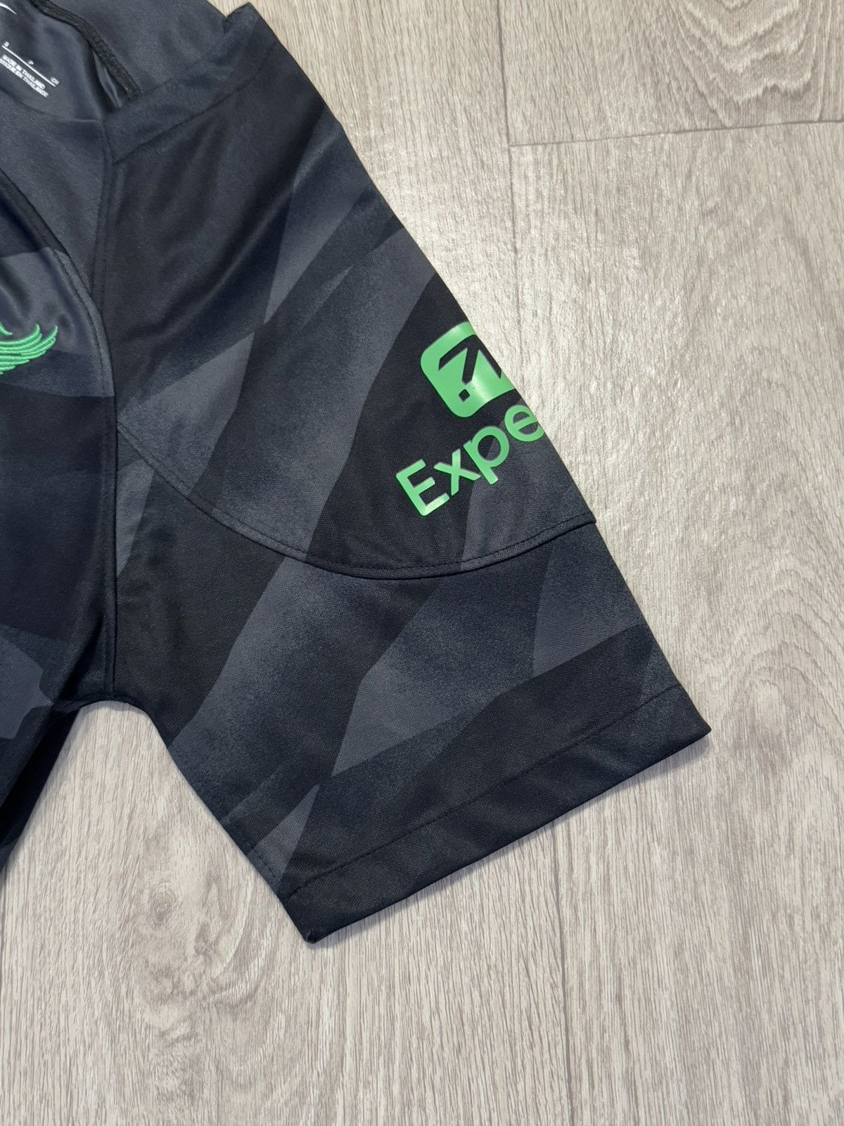 Nike 🔷Nike Liverpool 2023/24 Goalkeeper Soccer jersey🔷 Size US S / EU 44-46 / 1 - 4 Thumbnail