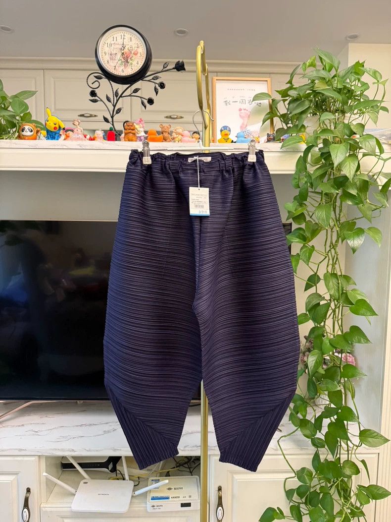 Issey Miyake size:3 Dark blue chicken leg pants irregular