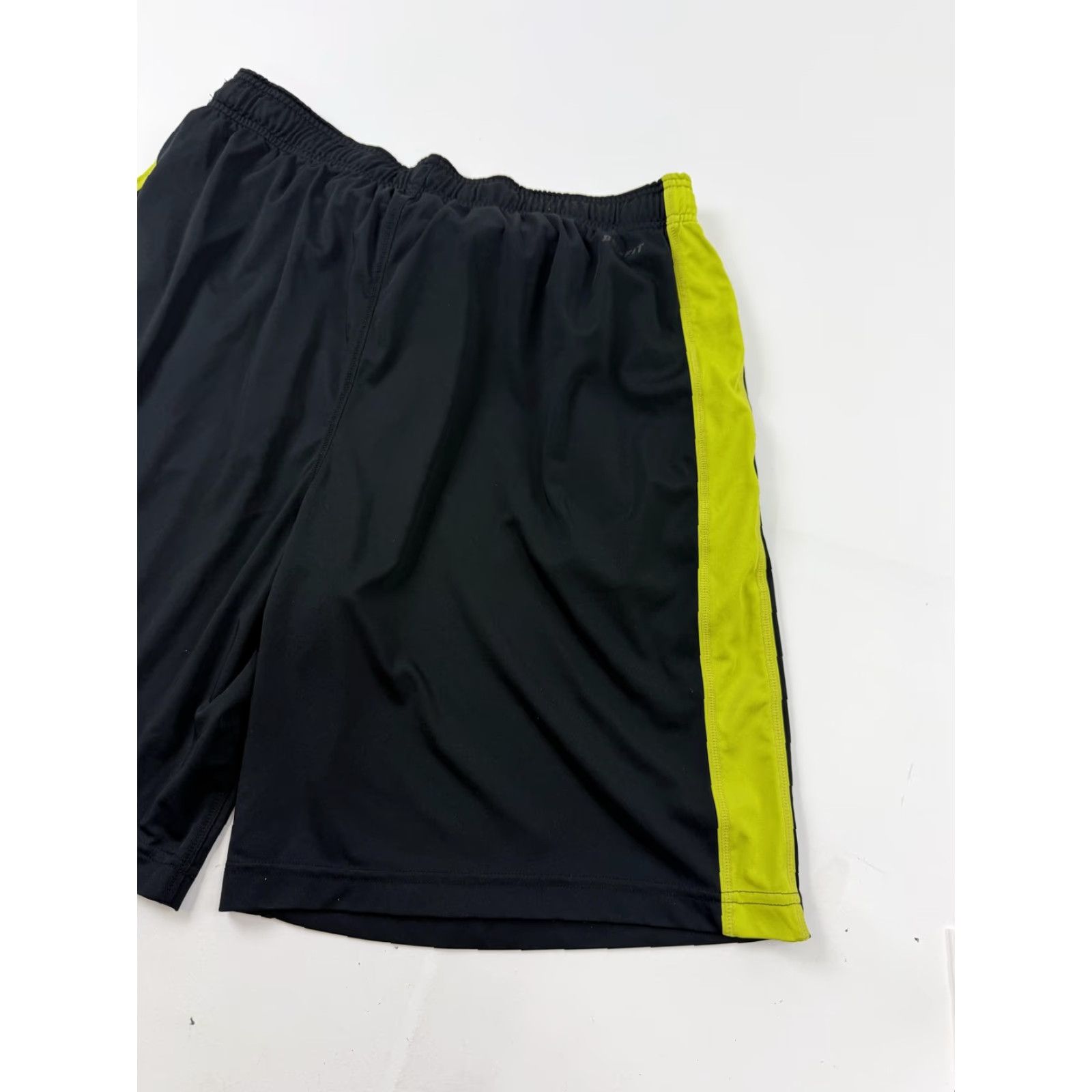Nike Nike Shorts Mens Large Black Dri-FIT Athletic 10.5 Inseam Mens L Black 450764-010 Size US 33 - 7 Thumbnail