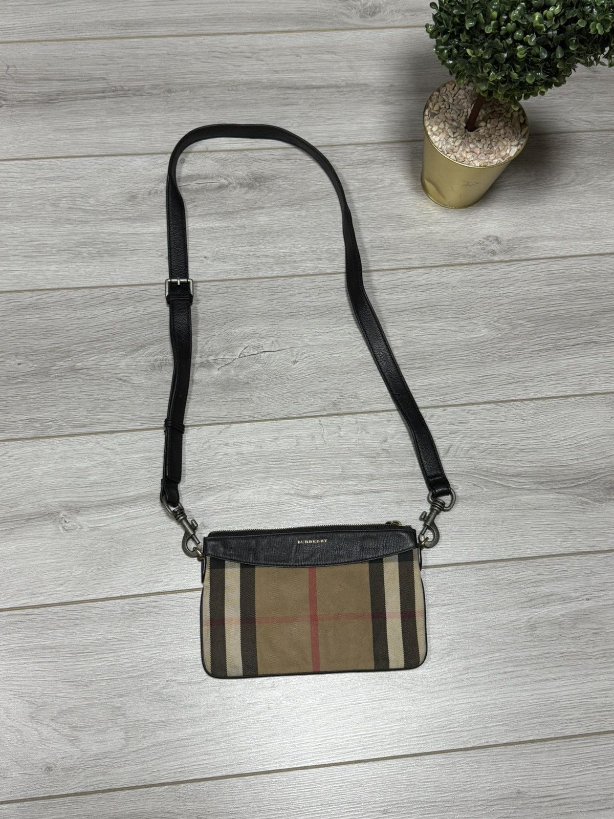 Burberry Burberry nova check leather bag pouch crossbody Size ONE SIZE - 2 Thumbnail