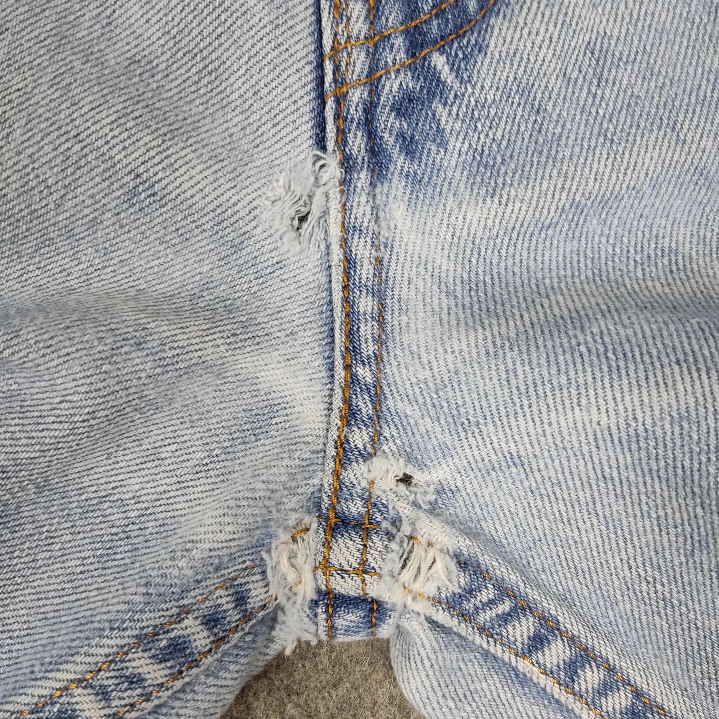 Levi's × Vintage Vintage Levis 560 Blue Light Wash Jeans L343 Size US 33 - 5 Thumbnail