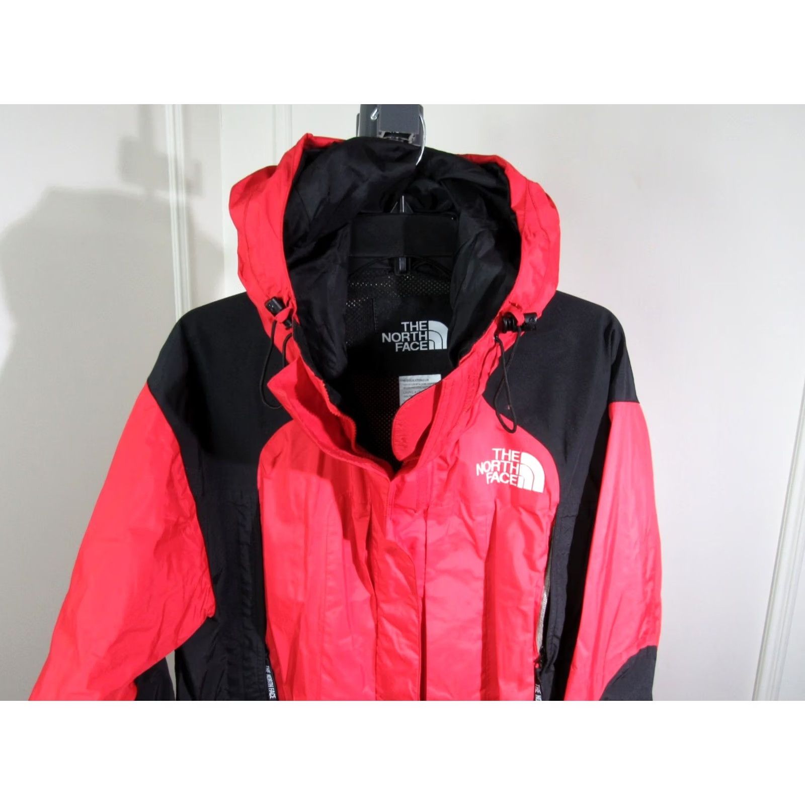 The North Face VINTAGE The North Face Ski Jacket Womens Hooded Red Black Size M/8 Extreme Gear Regular Fit Size M / US 6-8 / IT 42-44 - 3 Thumbnail