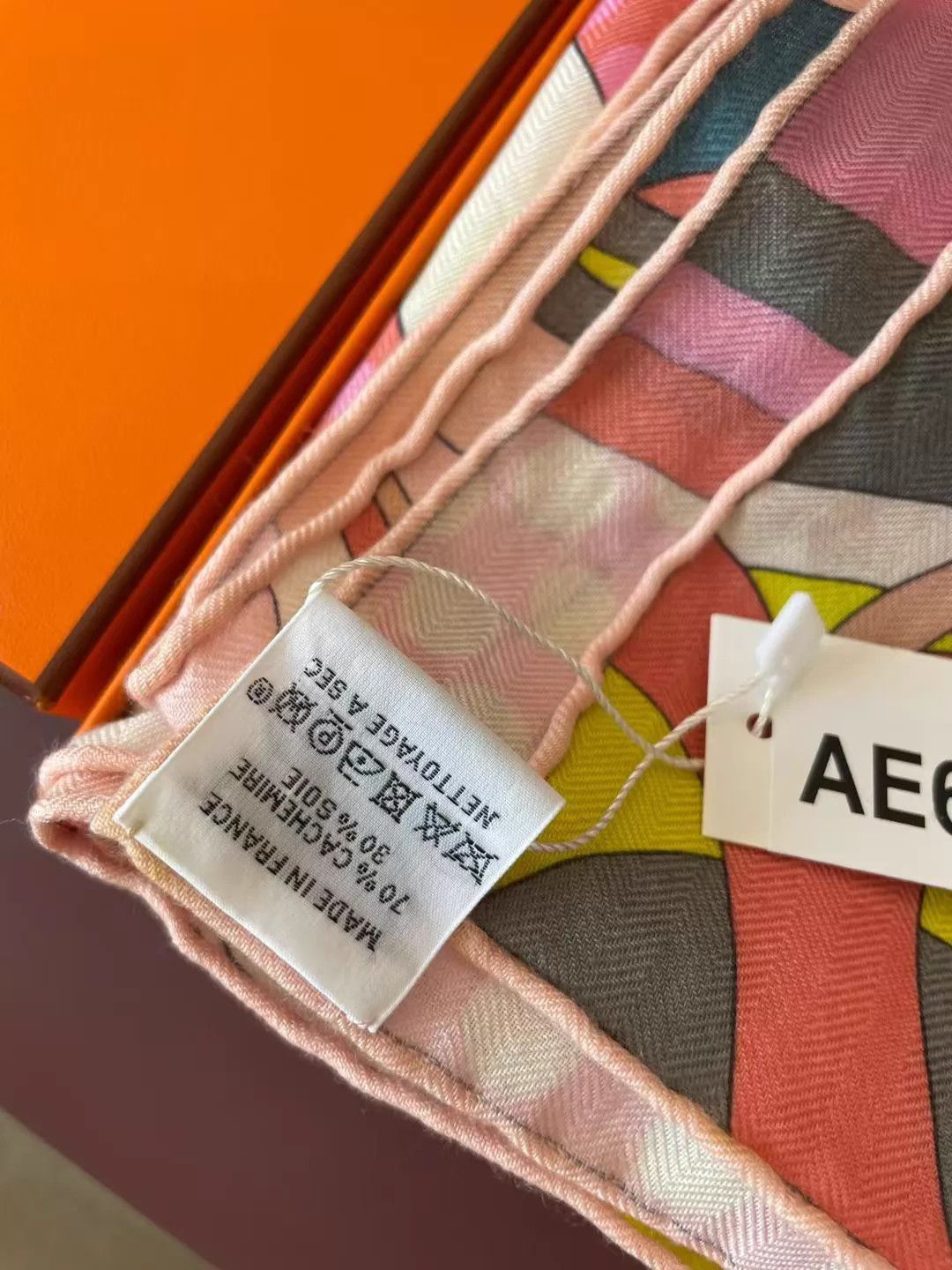 Hermes Hermès Cashmere Scarf Unused Pink Floral 140x140 Size ONE SIZE - 8 Thumbnail
