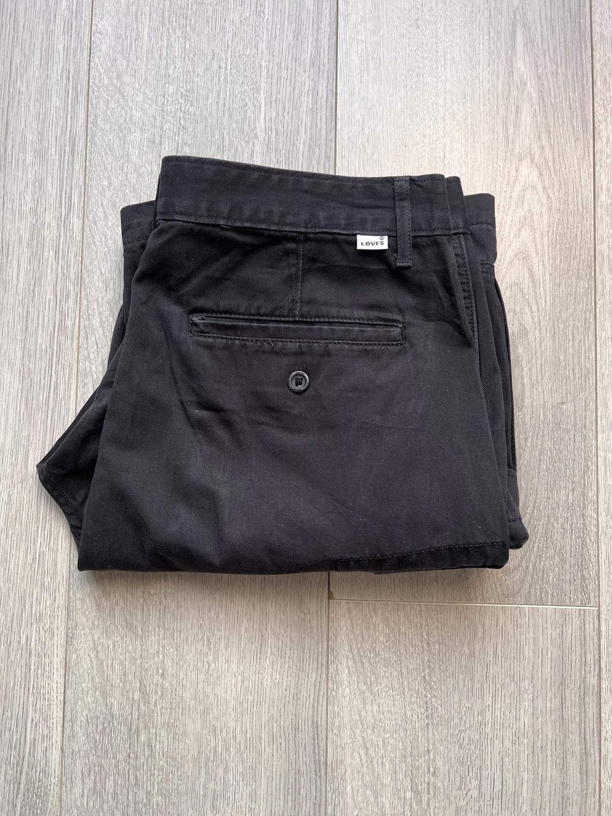 Designer Vintage Levi’s Cargo Shorts Size US 30 / EU 46 - 2 Thumbnail
