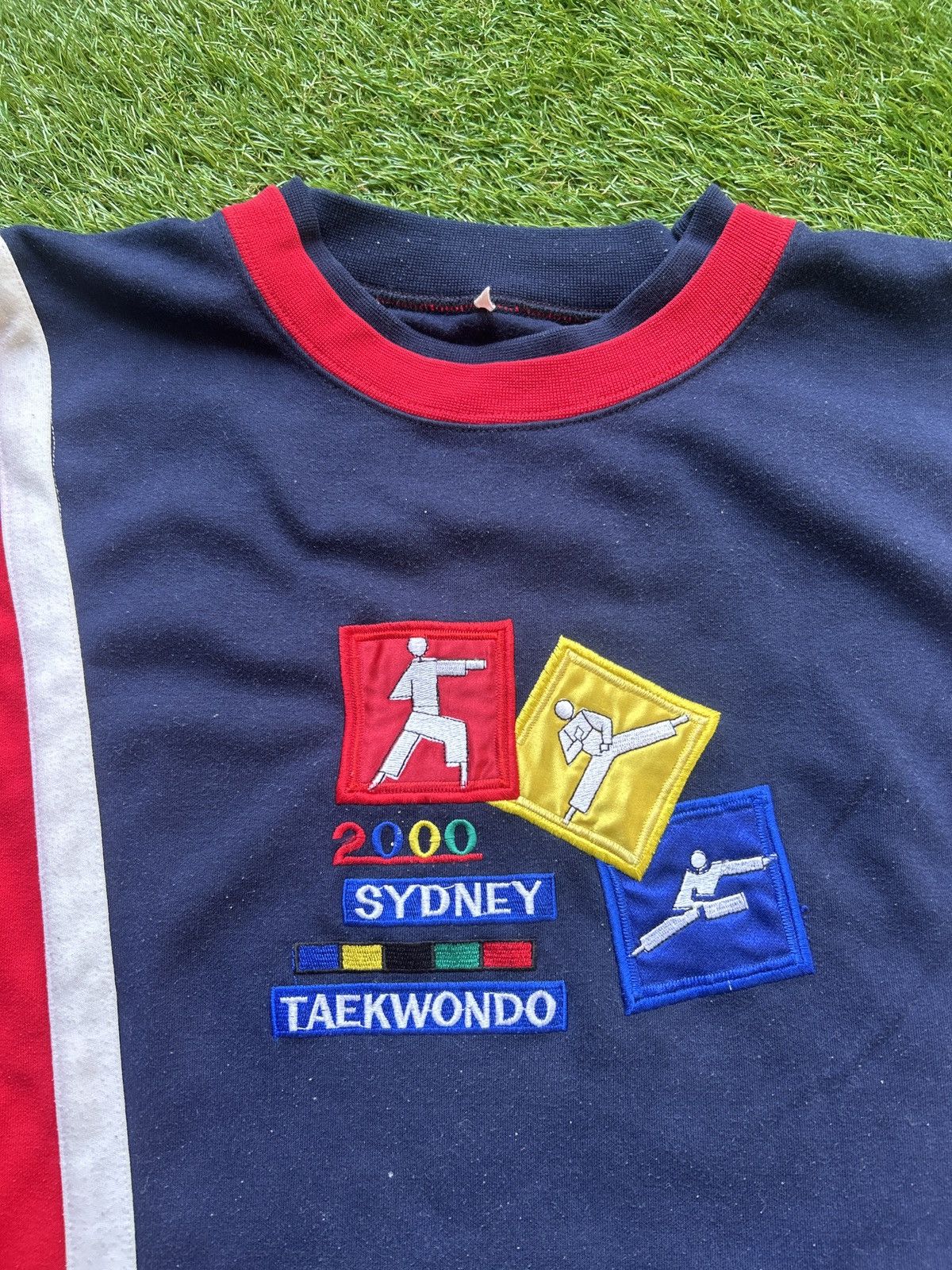 Vintage Vintage 2000 Sydney Olympics Taekwondo Sweatshirt Size US L / EU 52-54 / 3 - 2 Thumbnail