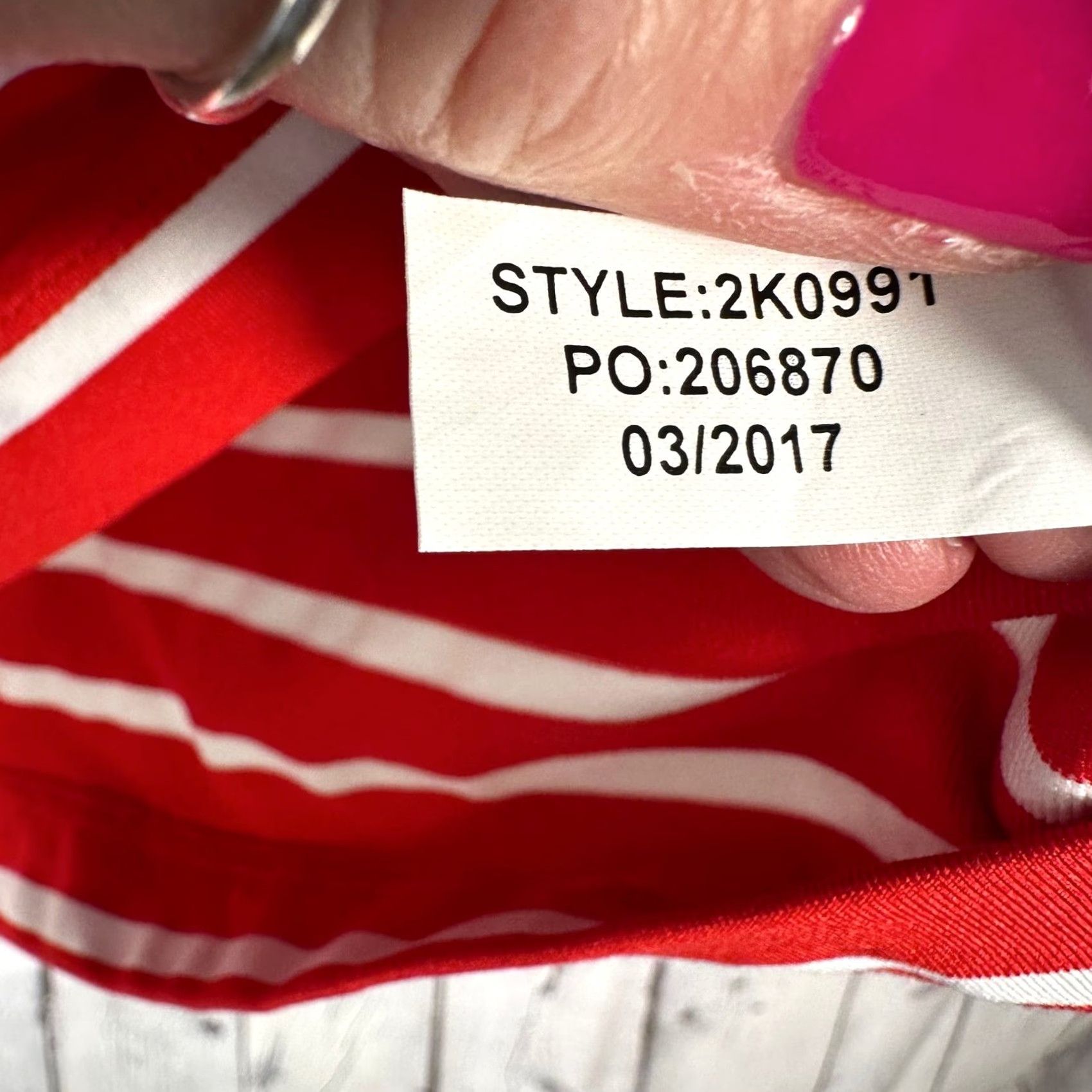 Vineyard Vines Vineyard Vines Americas Cup Bermuda 2017 Performance Top Red Stripe Womens M Boat Neck 3/4 Sleeve Embroidered Quick Dry Stretch Jersey Casual Travel Size M / US 6-8 / IT 42-44 - 5 Thumbnail