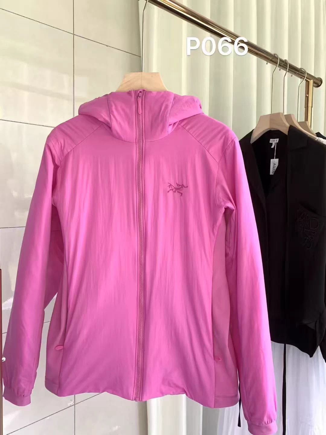 Arc'teryx Arcteryx Atom Hoody Dawn Pink Hooded Puffer Jacket S Size S / US 4 / IT 40 - 1 Thumbnail