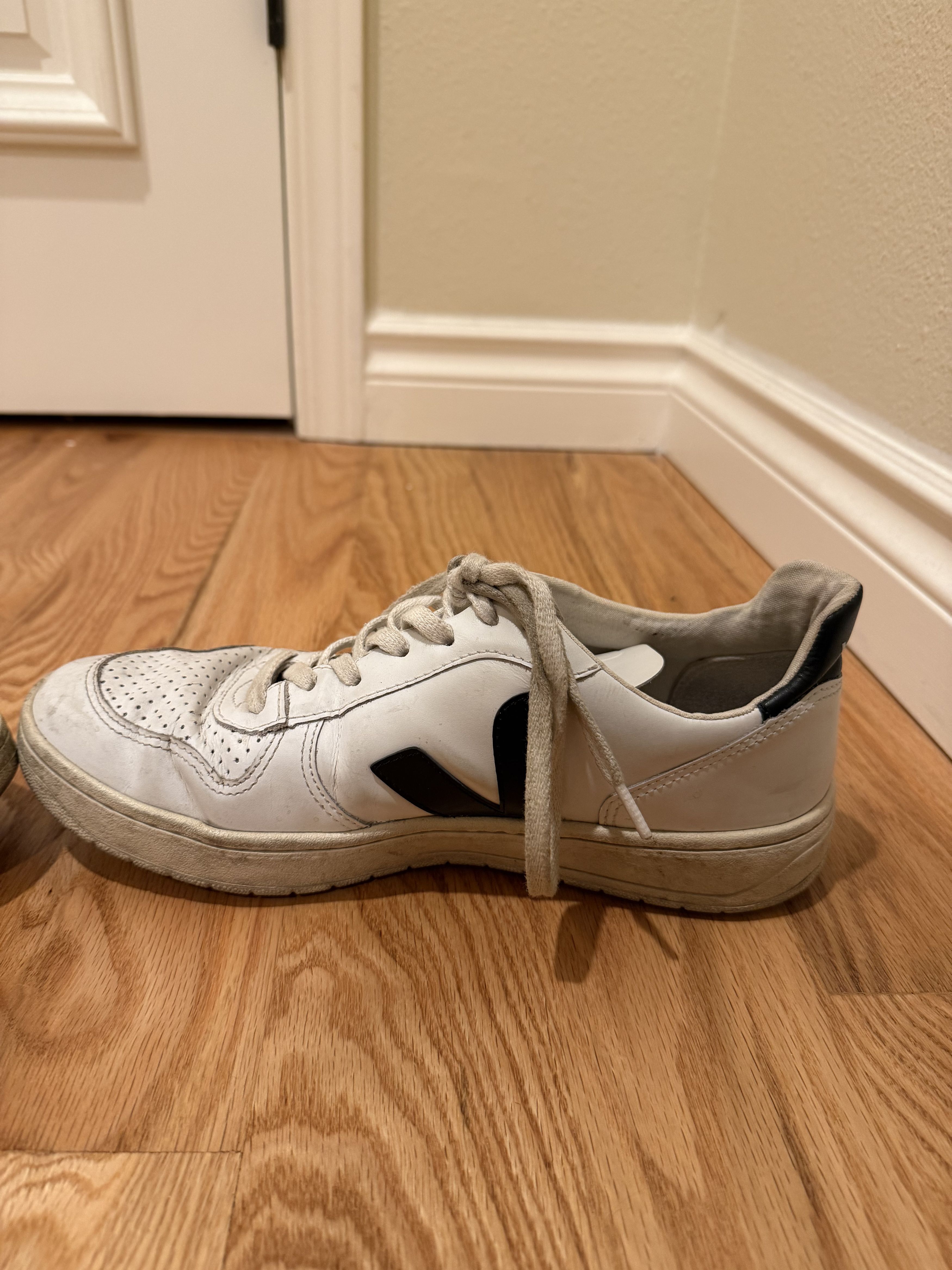 Veja Veja White Low Top Sneakers – Dark Blue Logo – Size 8 / 41 Size US 8 / EU 41 - 5 Thumbnail