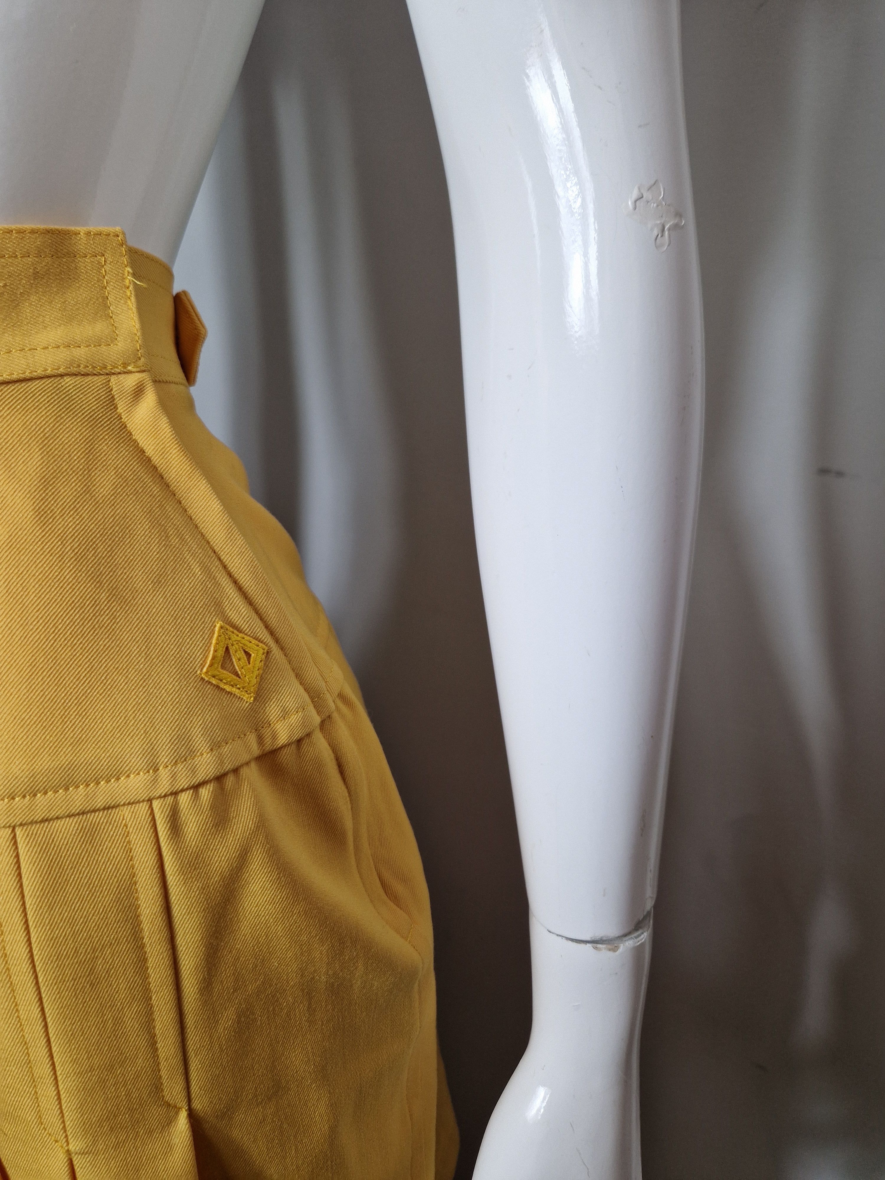 Dior Christian Dior vintage yellow mini tennis skirt Size 25" / US 0 / IT 36 - 7 Thumbnail