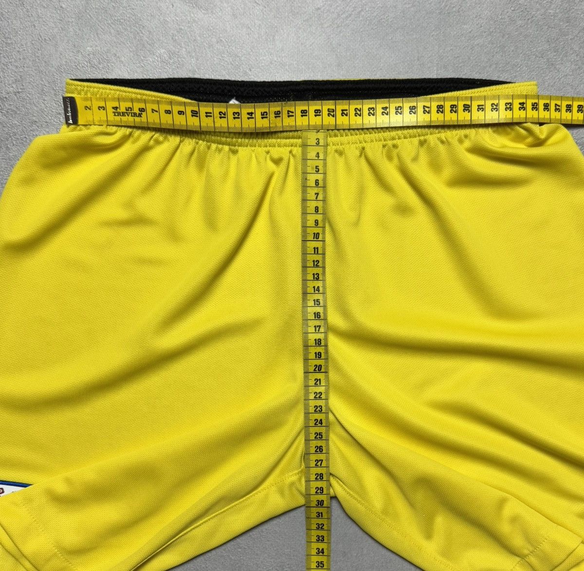 Nike Nike England 2018 2019 Goalkeeper Football Soccer Shorts Size US 32 / EU 48 - 11 Thumbnail