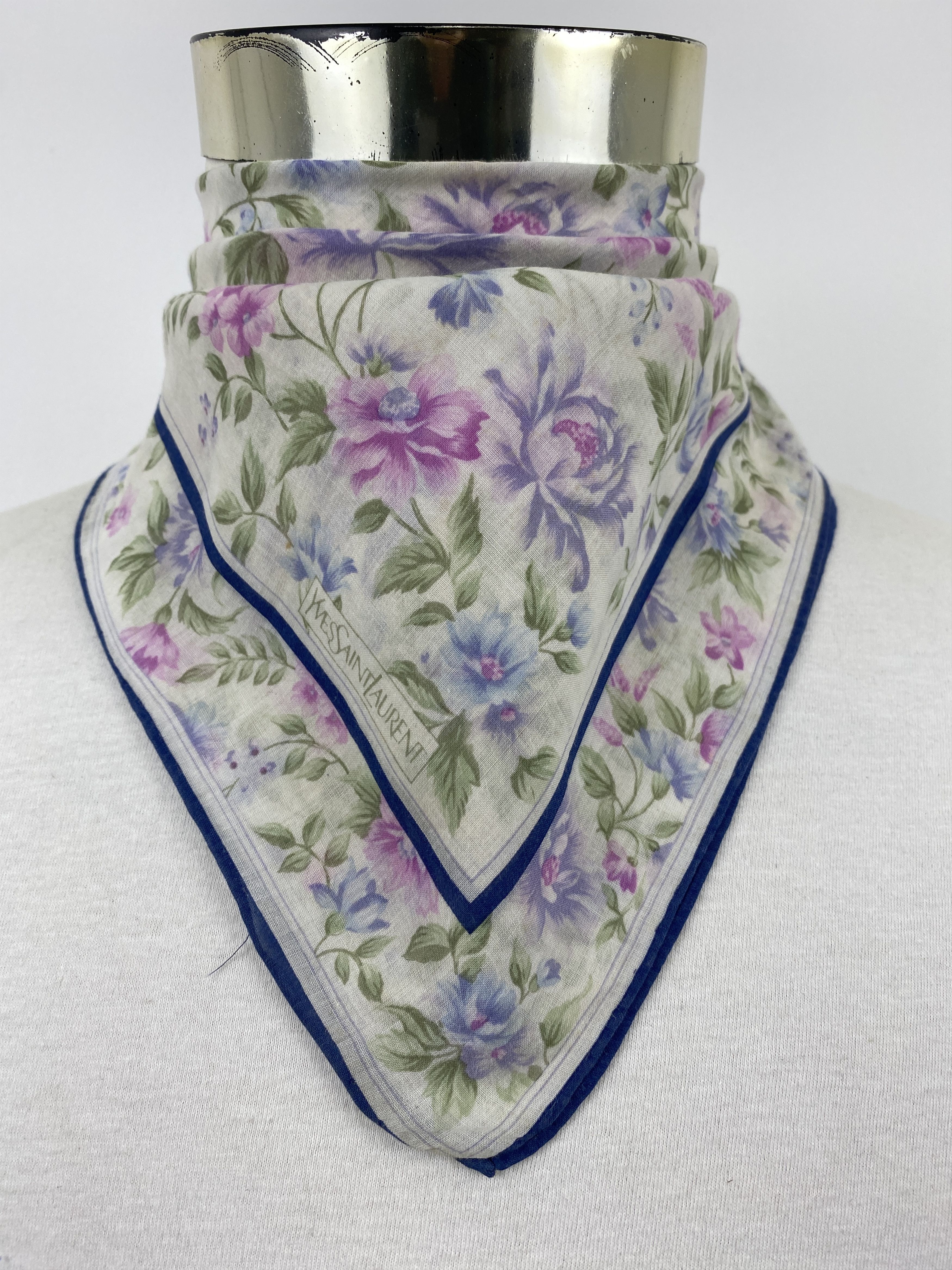 Vintage Yves Saint Laurent Handkerchief / Neckerchief HKC0791 Size ONE SIZE - 1 Thumbnail