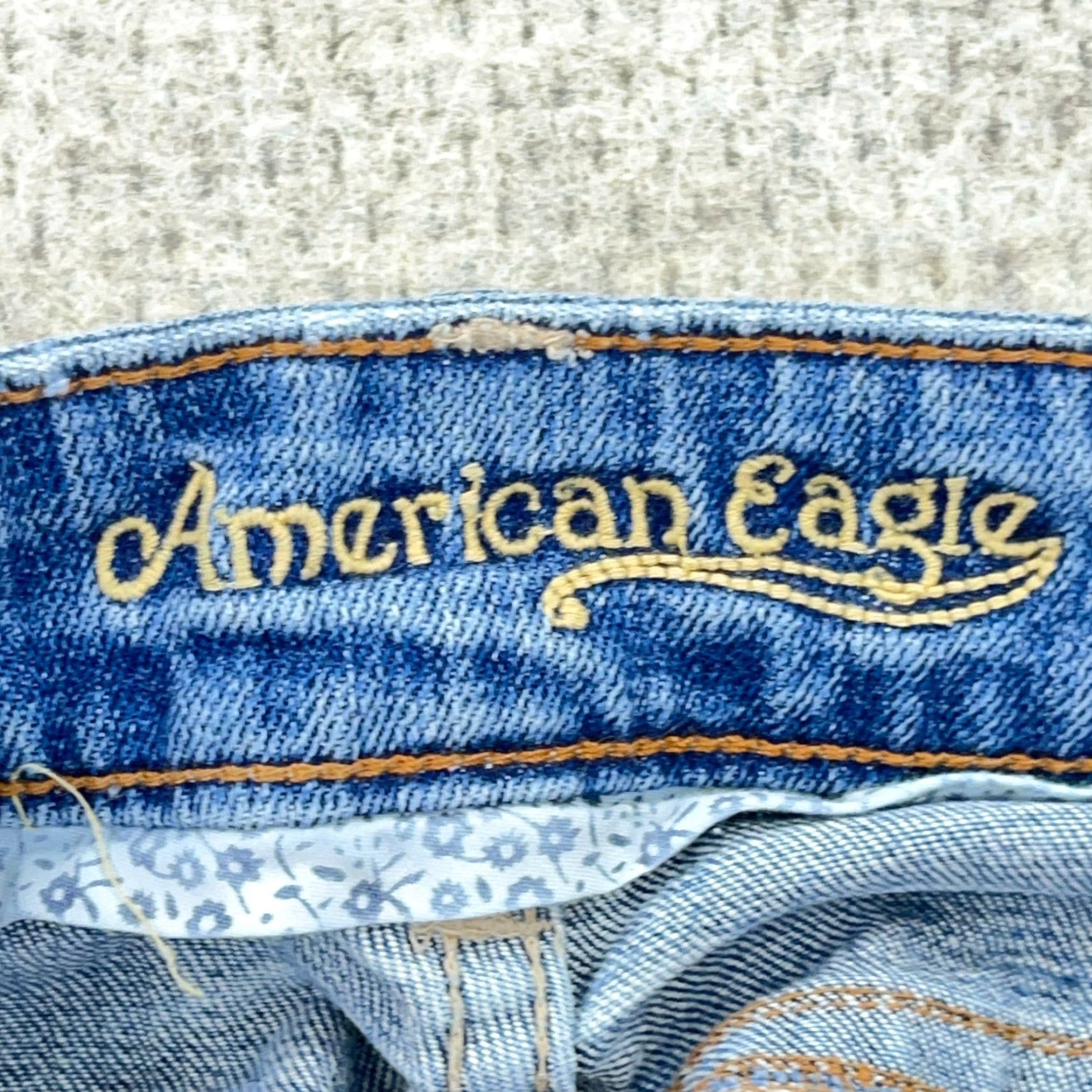 American Eagle Outfitters VINTAGE American Eagle Outfitters Capri Jeans Women 12 Low Rise Med Wash Denim Capri Jeans Womens 12 Blue 5-Pocket City Logo 90s Breakfast Size 34" / US 12 / IT 48 - 3 Thumbnail