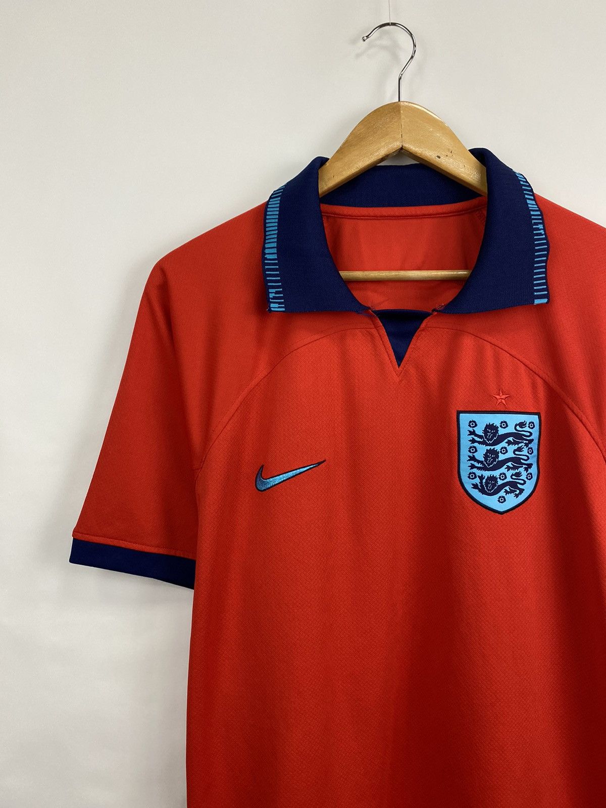Nike 🏴󠁧󠁢󠁥󠁮󠁧󠁿 Nike England Soccer Jersey T-Shirt Rare Retro Hype Y2K Size US XL / EU 56 / 4 - 1 Thumbnail