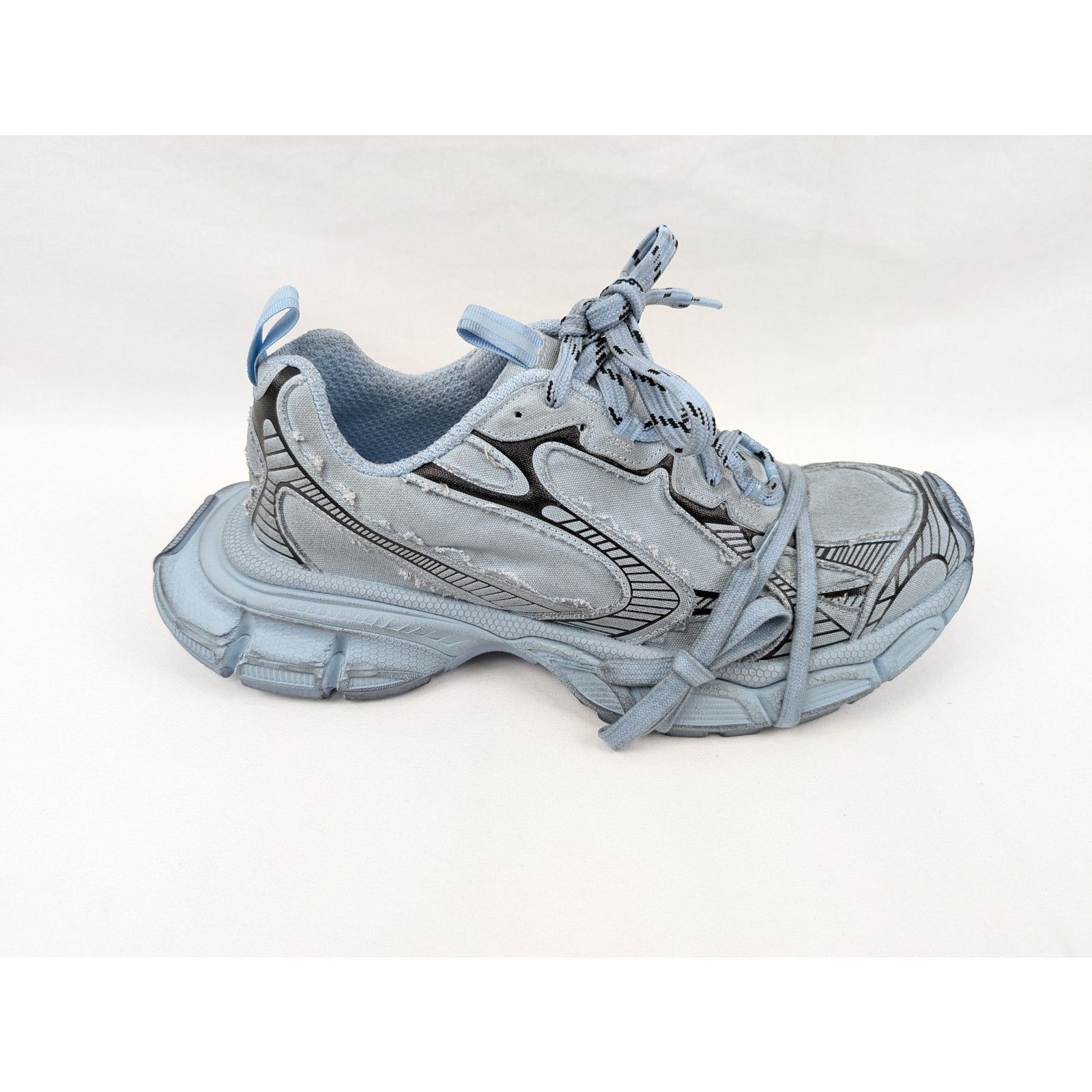 o1rshd1 3xl Destroyed Canvas Sneakers in Light Blue