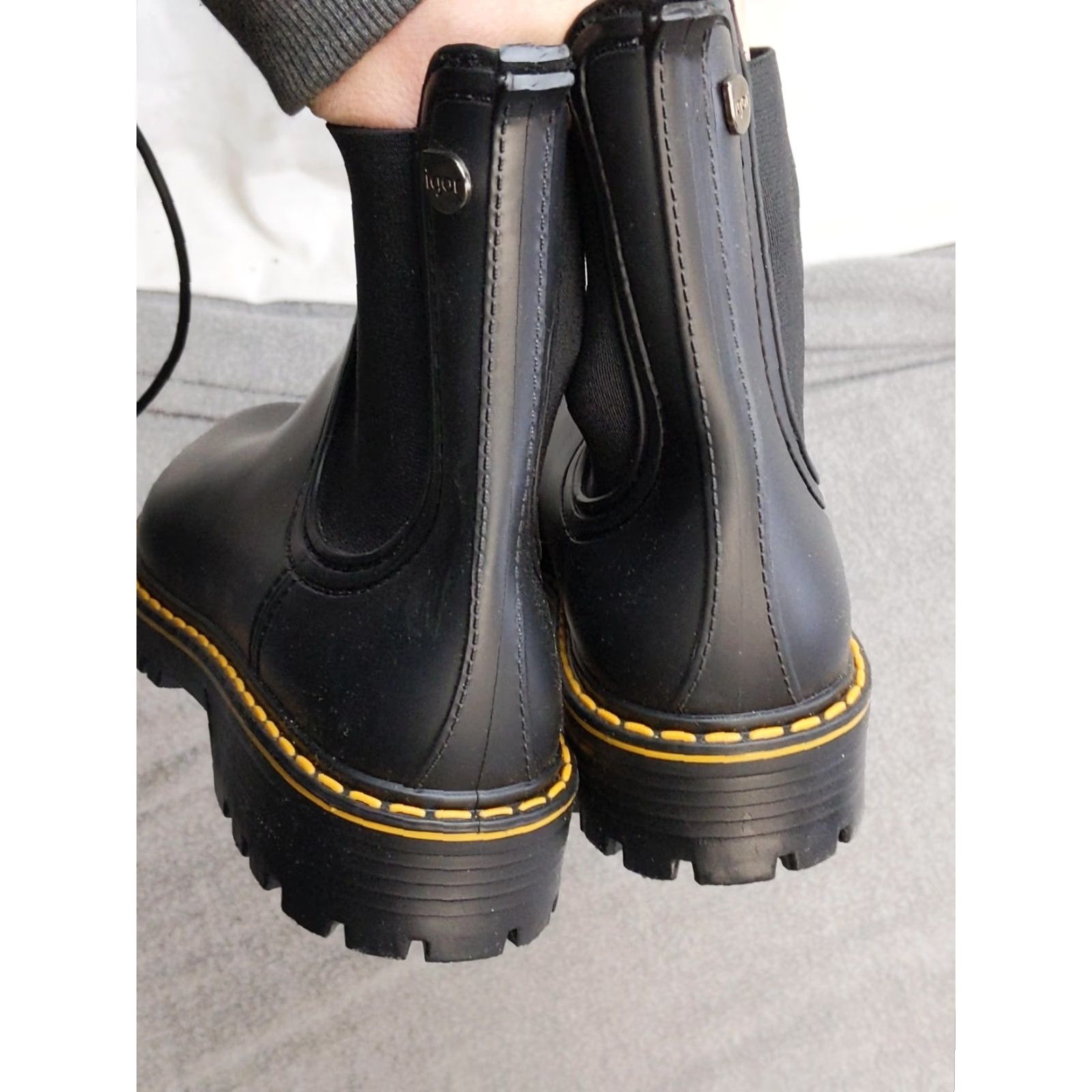 Vintage Igor Boots Womens 7.5 Black Synthetic Chelsea Ankle Waterproof Lug Sole XS? Size US 8 / IT 38 - 6 Thumbnail
