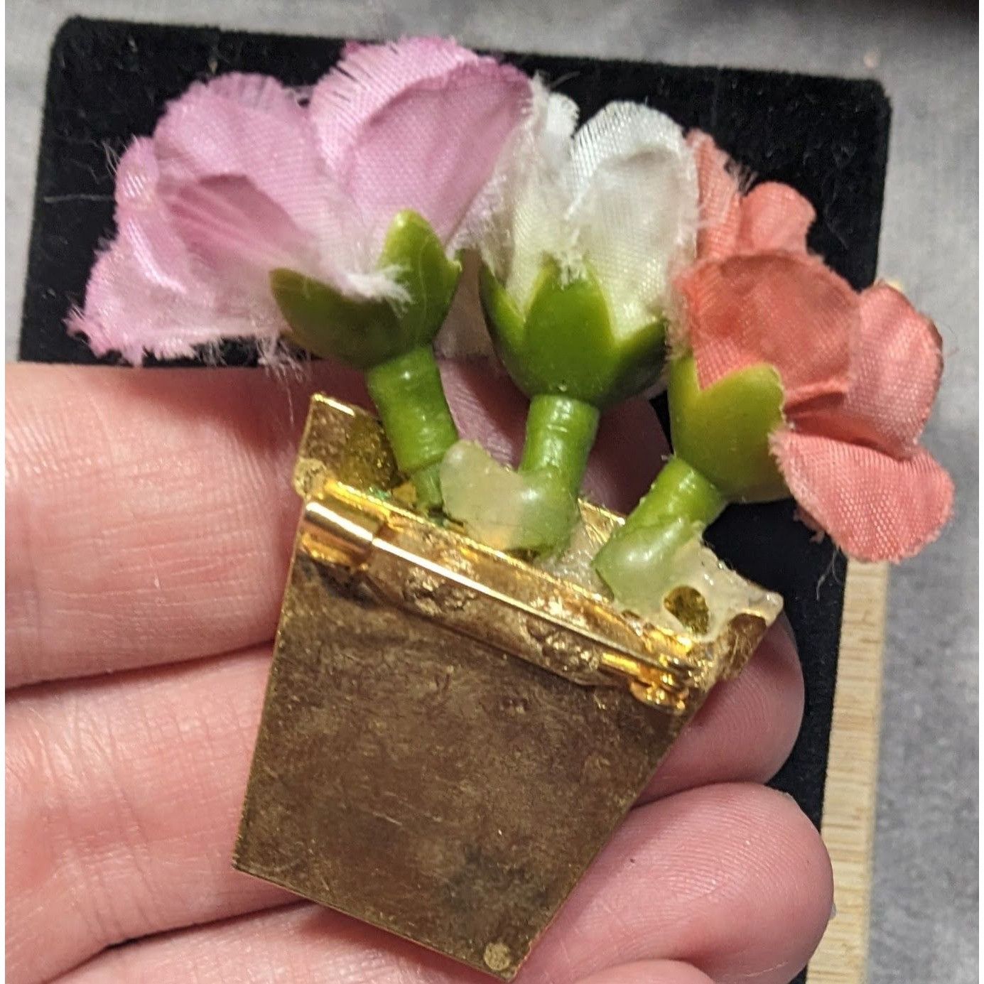 Other Vintage 50s Flower Pot Brooch With Silk Flowers And Faux Pea Size ONE SIZE - 8 Thumbnail
