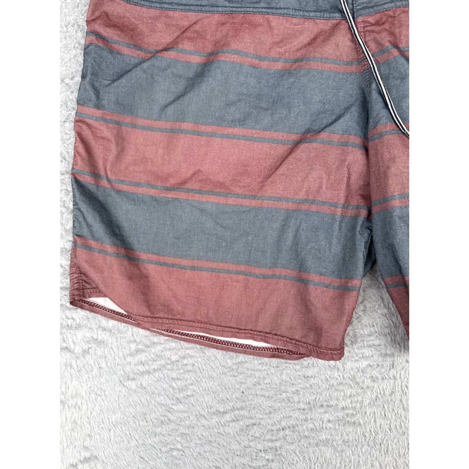 Billabong Billabong Mens Board Shorts Swim Trunks Gray Red Stripe 34x9 Beach Surf Pockets 100% Nylon Polyester, Blended Fabric Regular Men’s 34 Size Clothes Size US 34 / EU 50 - 3 Thumbnail