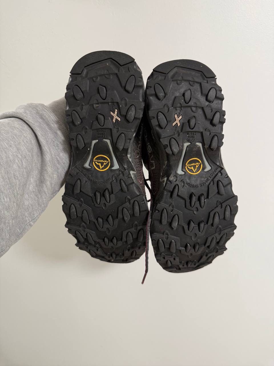 La Sportiva La Sportiva Raptor 2 Akyra GTX gore Tex red hiking shoes Size US 7.5 / IT 37.5 - 6 Thumbnail