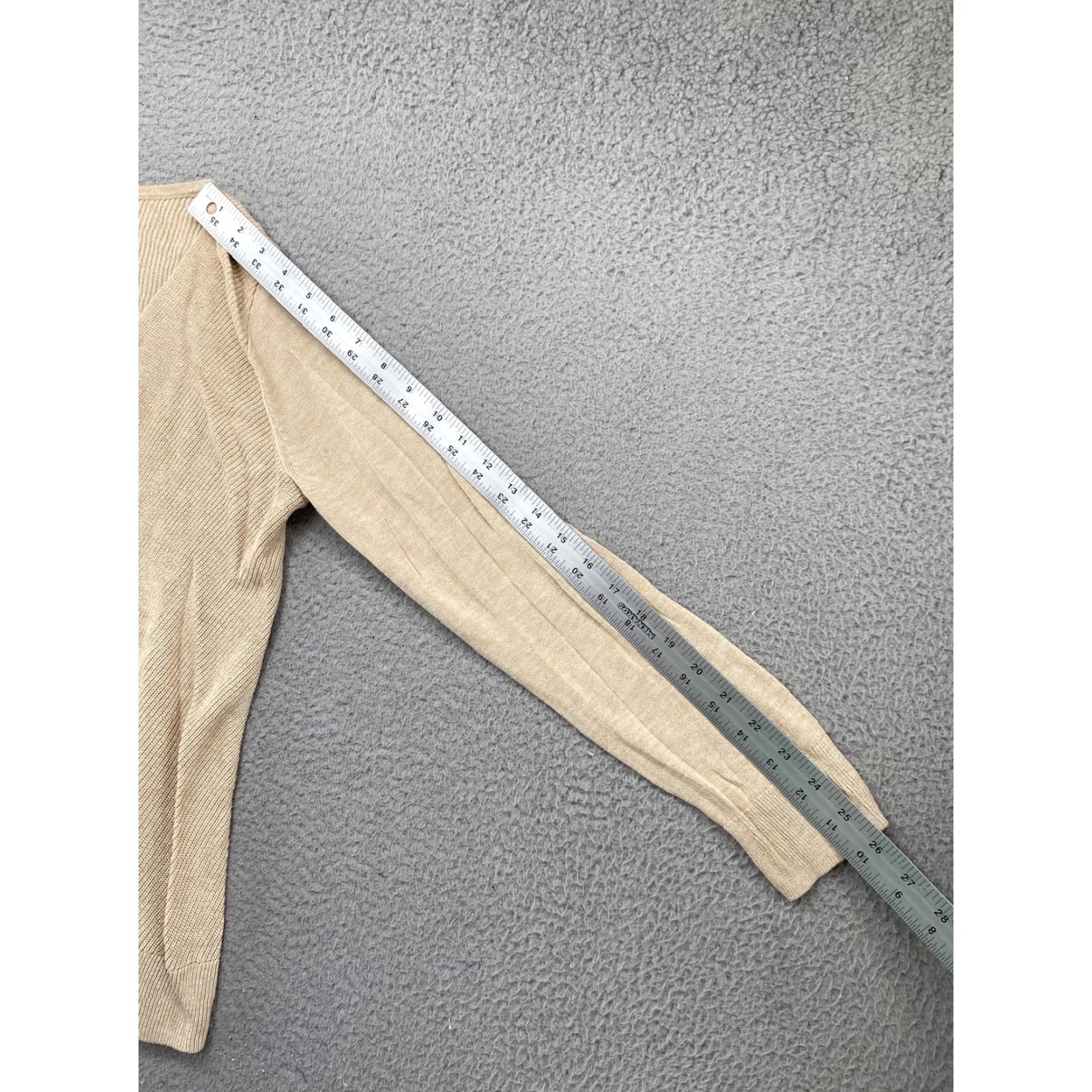 Banana Republic VINTAGE Banana Republic Women’s Lightweight Beige V Neck Sweater in Size Small Size S / US 4 / IT 40 - 7 Thumbnail