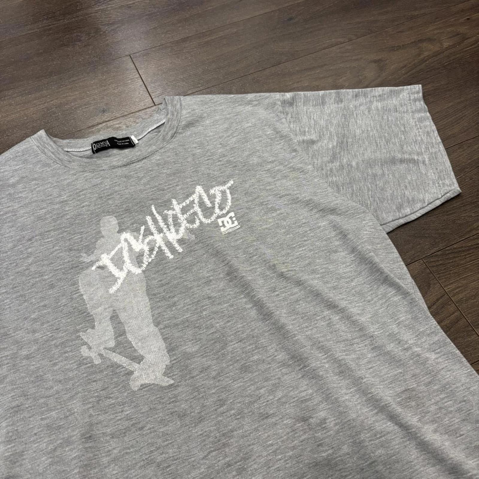 Designer vintage dc shoe co t shirt 00s L Size US L / EU 52-54 / 3 - 1 Thumbnail