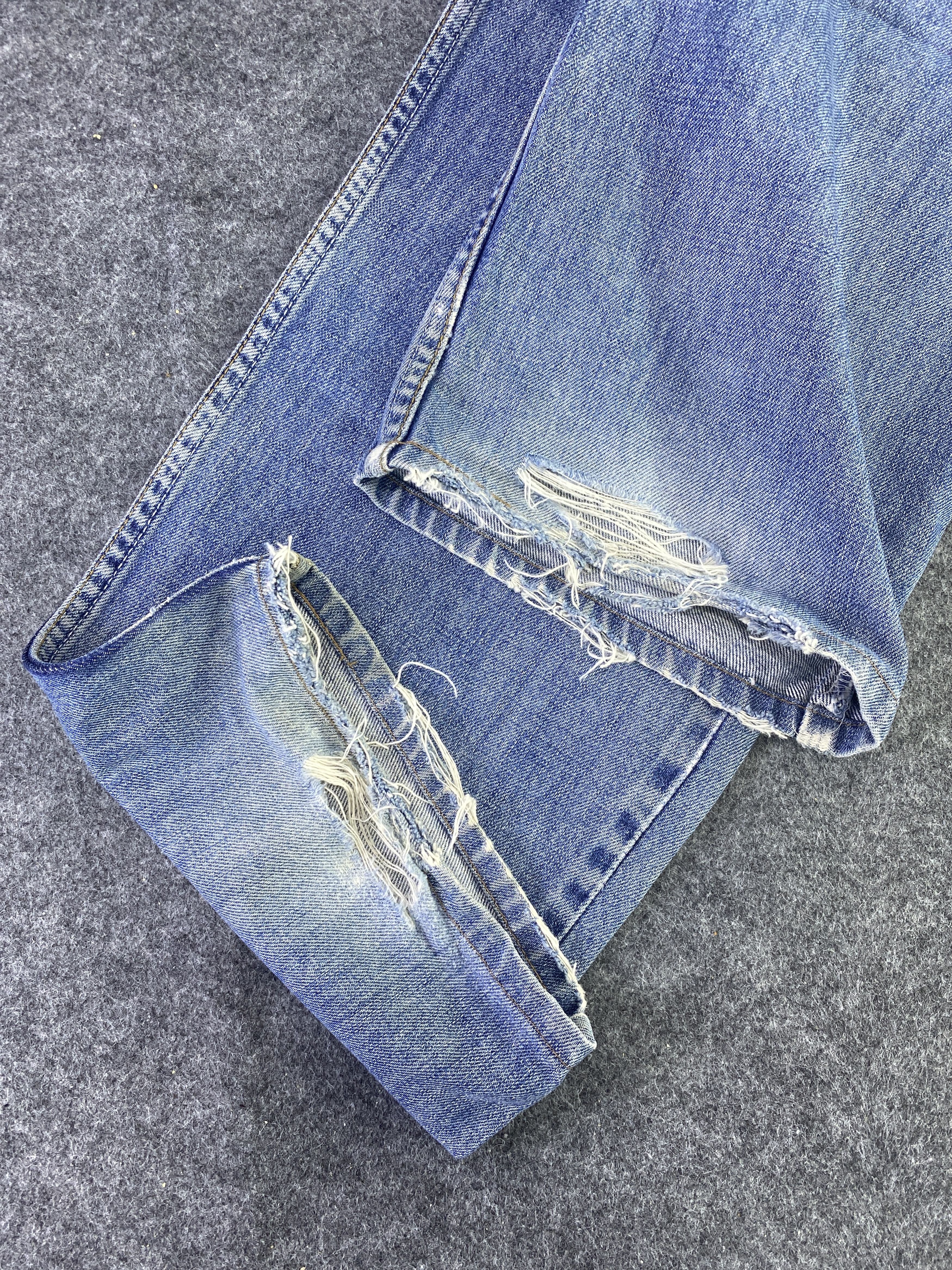 Levi's VINTAGE LEVI'S 513 DISTRESS BLUE WASH JEANS - J912 Size US 34 / EU 50 - 12 Thumbnail