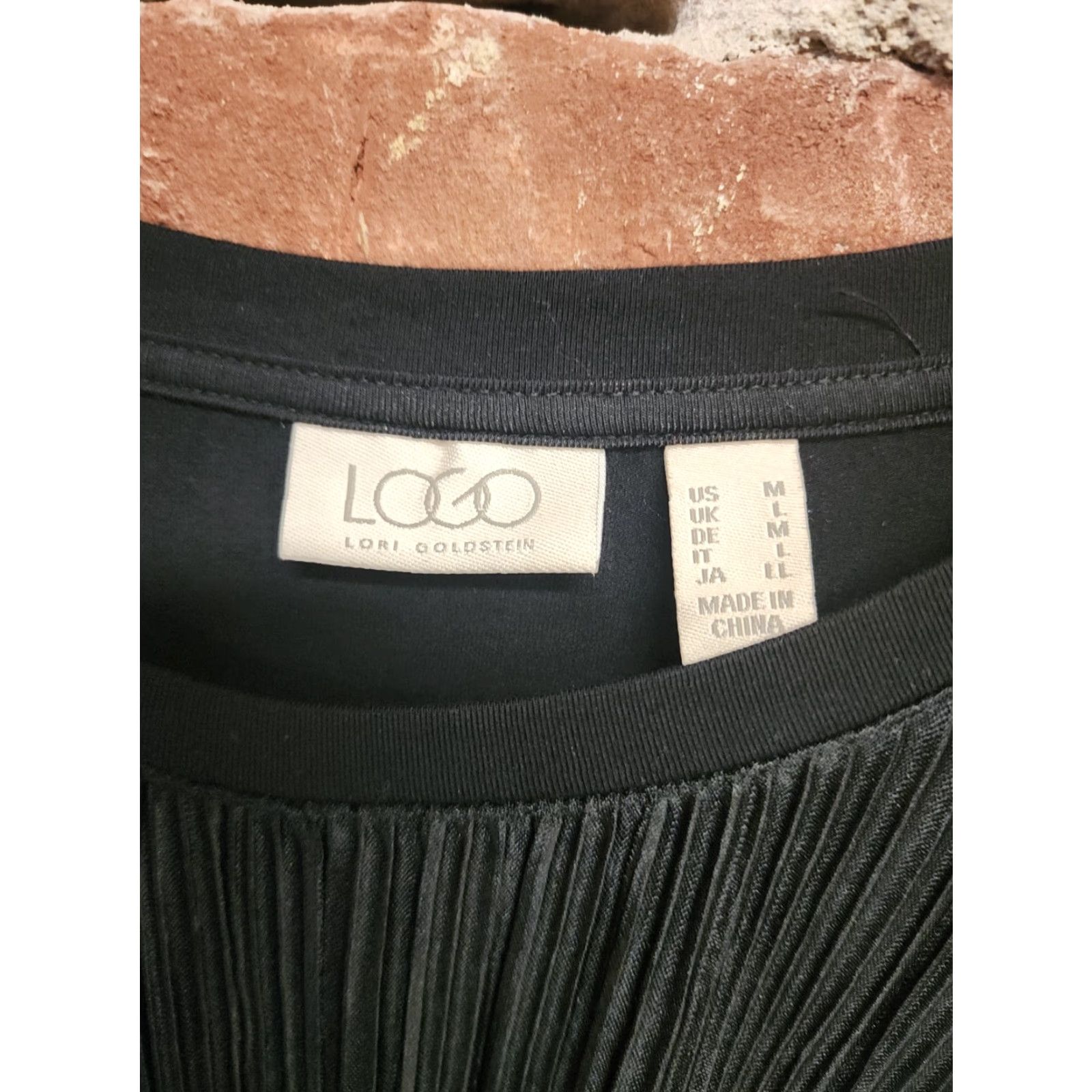 Vintage LOGO by Lori Goldstein Knit Plisse Mixed Media HiLo Top Black M Womens Size M / US 6-8 / IT 42-44 - 3 Thumbnail