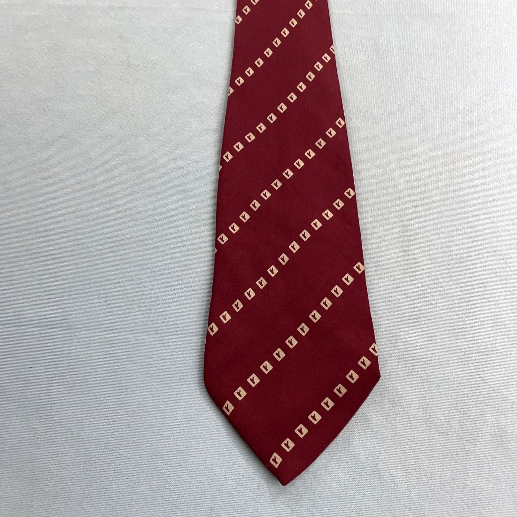 Vintage Renoma Paris France Silk Tie Red White R Motif Abstract Repp Stripe vtg 4x59 Capsule Wide Necktie Size ONE SIZE - 3 Thumbnail