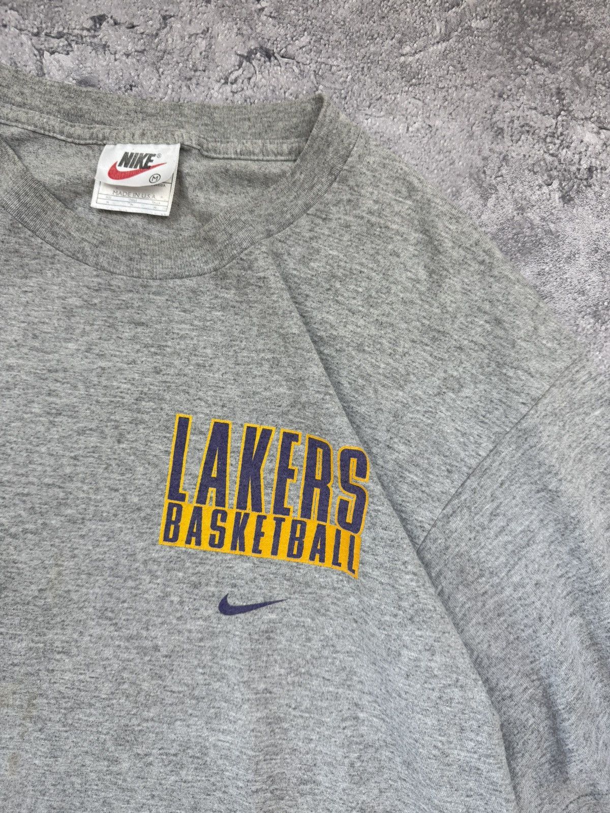 Nike Vintage 90s Nike Lakers NBA Basketball T-Shirt Y2K Rare Tee Size US M / EU 48-50 / 2 - 8 Thumbnail