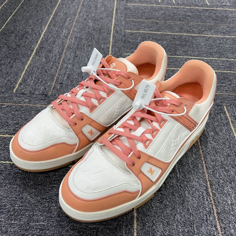 Louis Vuitton Louis Vuitton Trainer Low Top Sneakers for Men 0089 Size US 9.5 / EU 42-43 - 1 Thumbnail