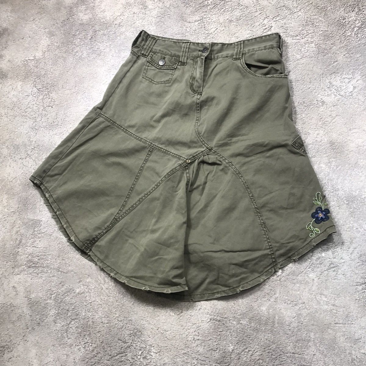 Vintage Vintage Y2K Cargo Shorts Baggy Khaki Streetwear Sun Faded 29 Size 29" - 2 Thumbnail