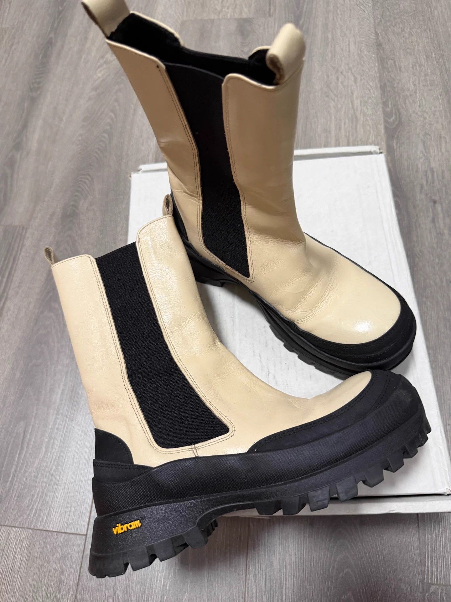 Vibram LOW CLASSIC 36 boots Size US 5.5 / IT 35.5 - 2 Thumbnail