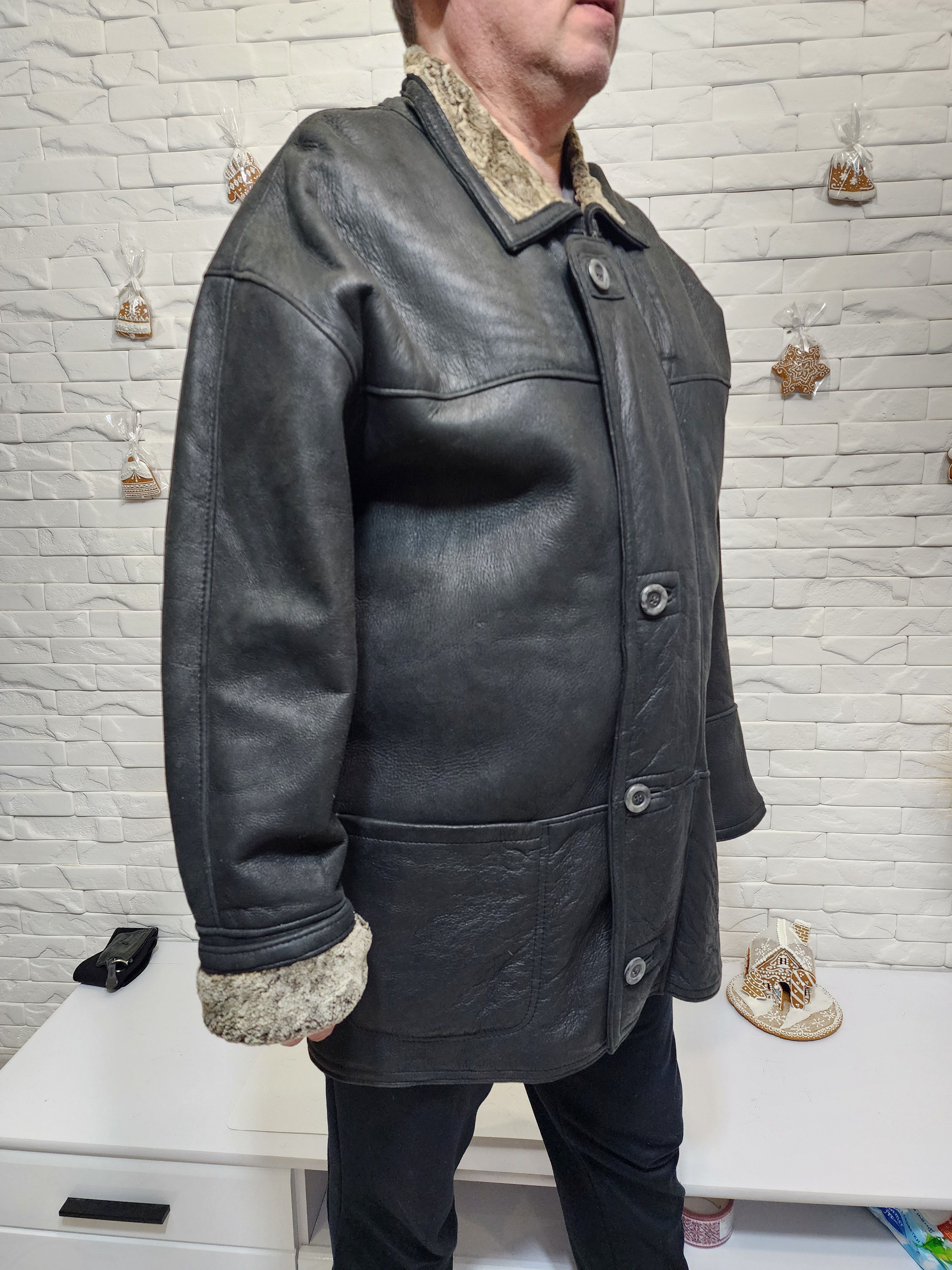 Uniqlo Men's Black Sheepskin Coat: Genuine Fur, Zipper Closure Size US XL / EU 56 / 4 - 3 Thumbnail