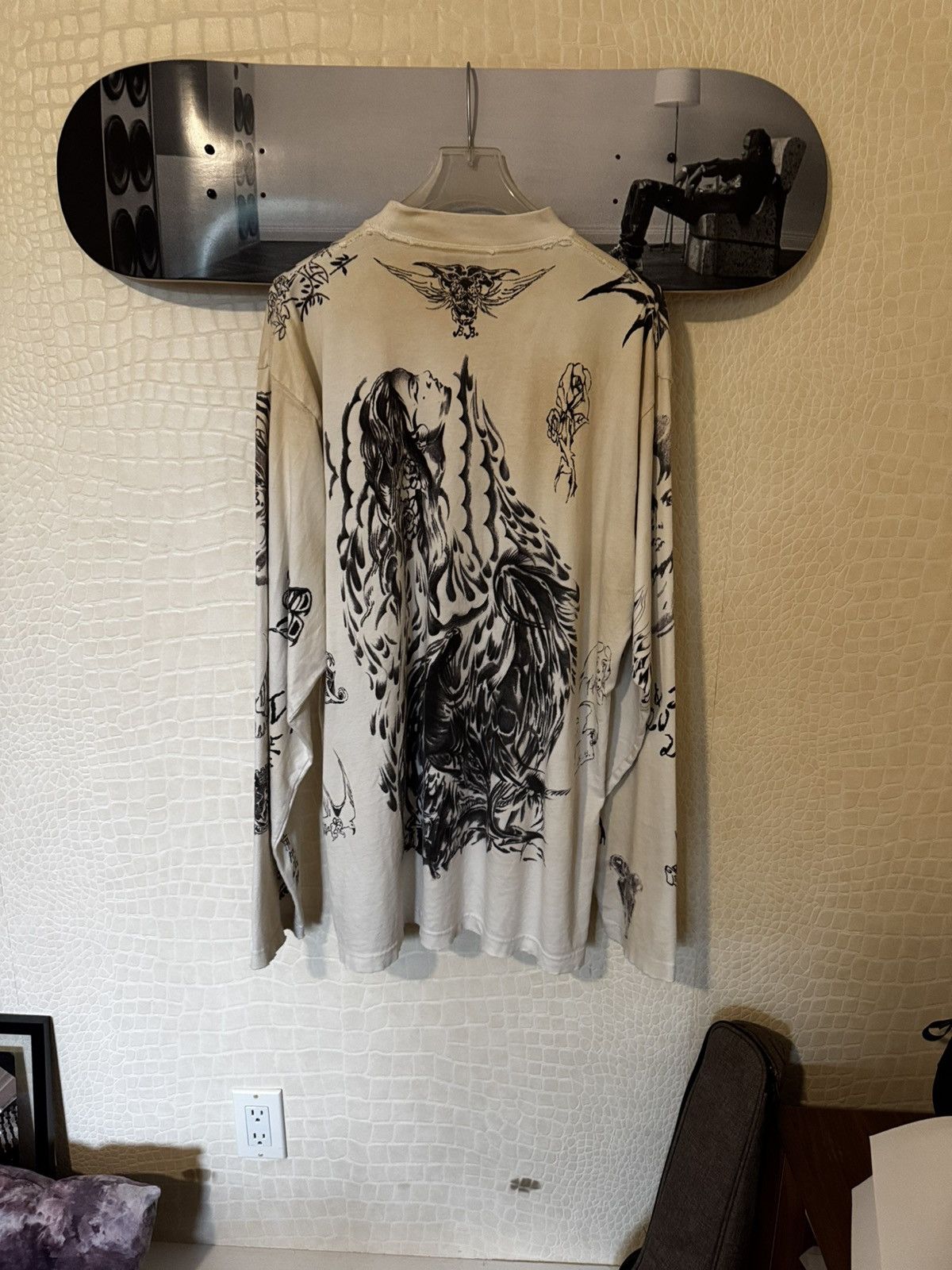 Balenciaga Balenciaga tattoo long sleeve t shirt Size US S / EU 44-46 / 1 - 4 Thumbnail