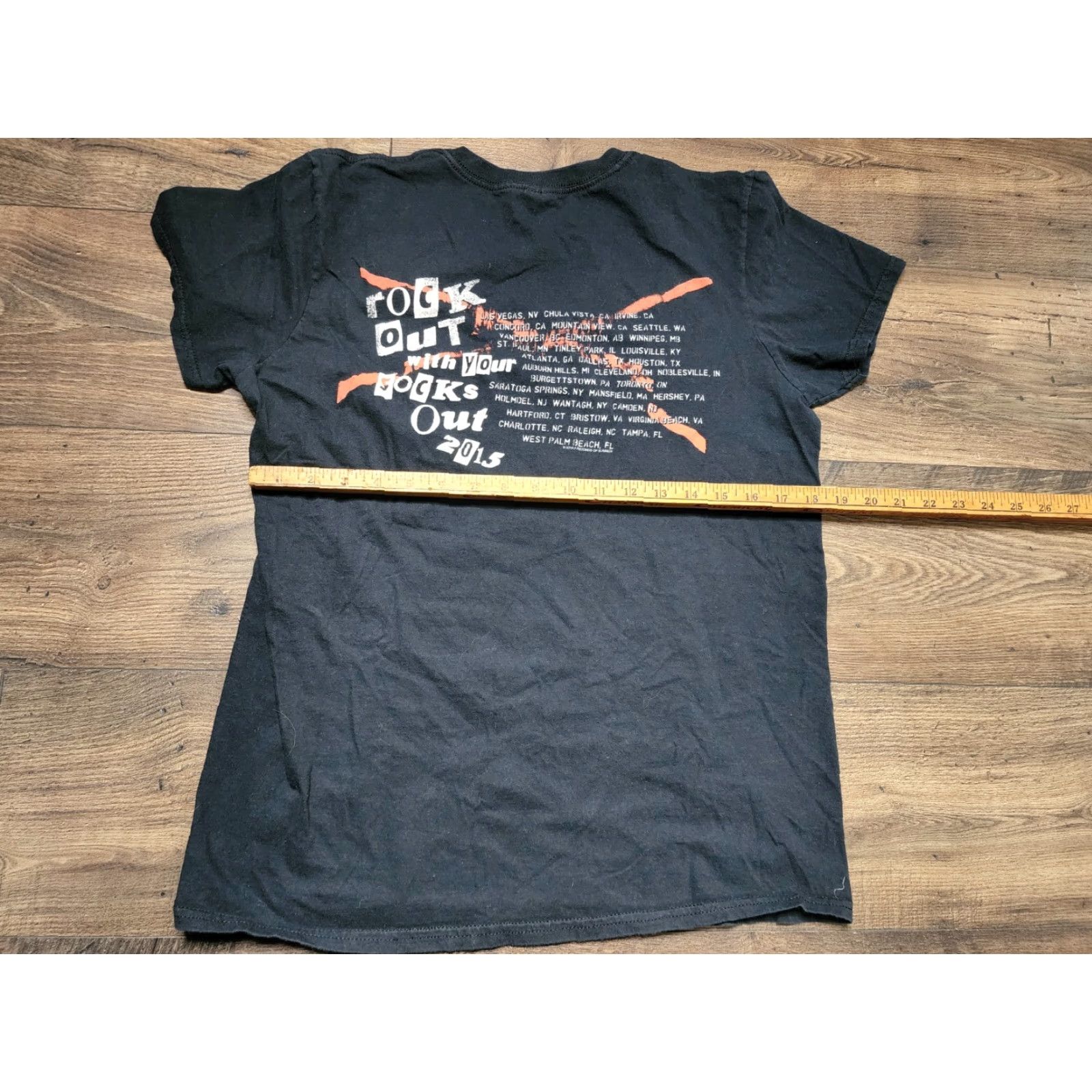 Vintage FIVE SECONDS OF SUMMER CONCERT T SHIRT Mens M Rock Out Socks 2015 Tour Dbl Sided Black Gildan Softstyle Short Sleeve Crew Neck T-Shirt 100% Cotton Size US M / EU 48-50 / 2 - 3 Thumbnail