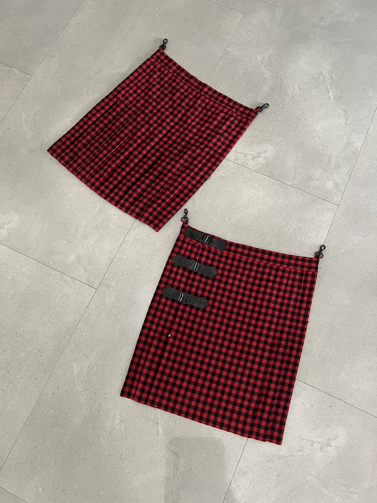 Number (N)ine SET OF 2! SS05 Number Nine “Nightcrawler” Kilt Belted Clips Size ONE SIZE - 2 Thumbnail