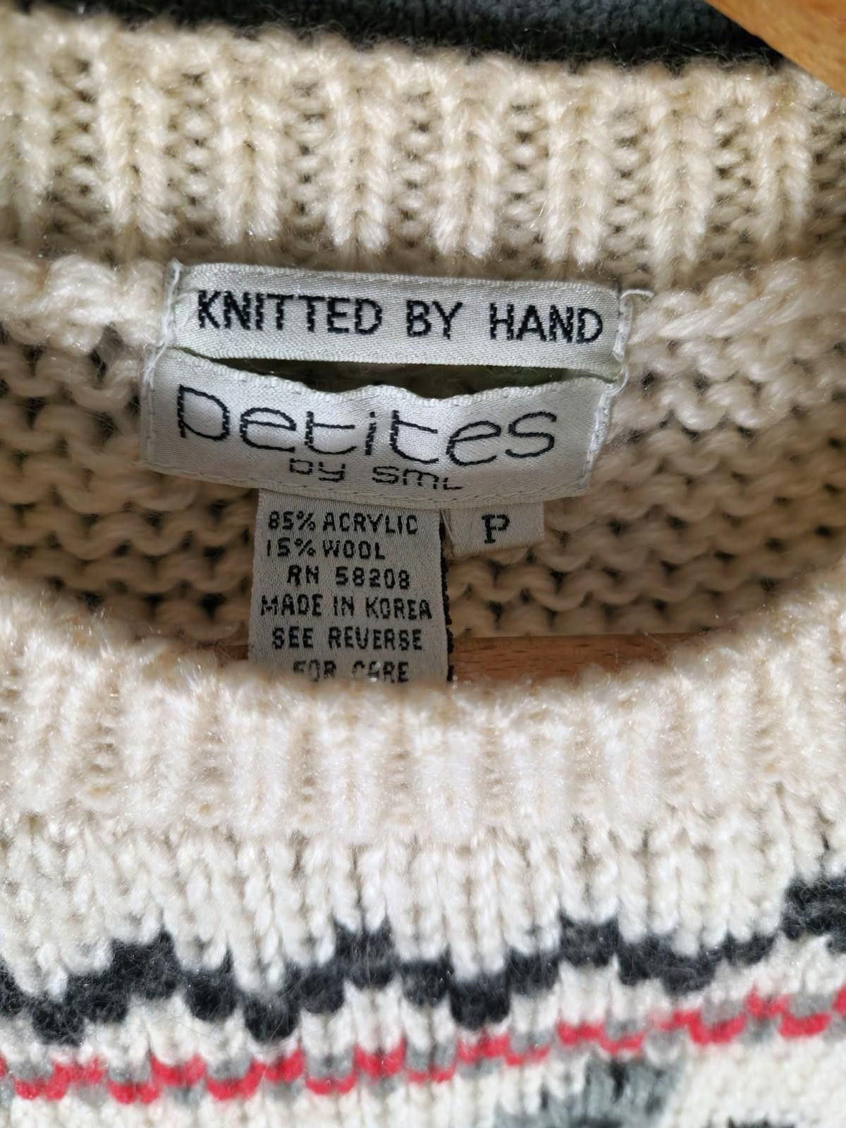 The Unbranded Brand Vintage Petites, Hand Knit Sweater (Women’s Petite) Size M / US 6-8 / IT 42-44 - 2 Thumbnail