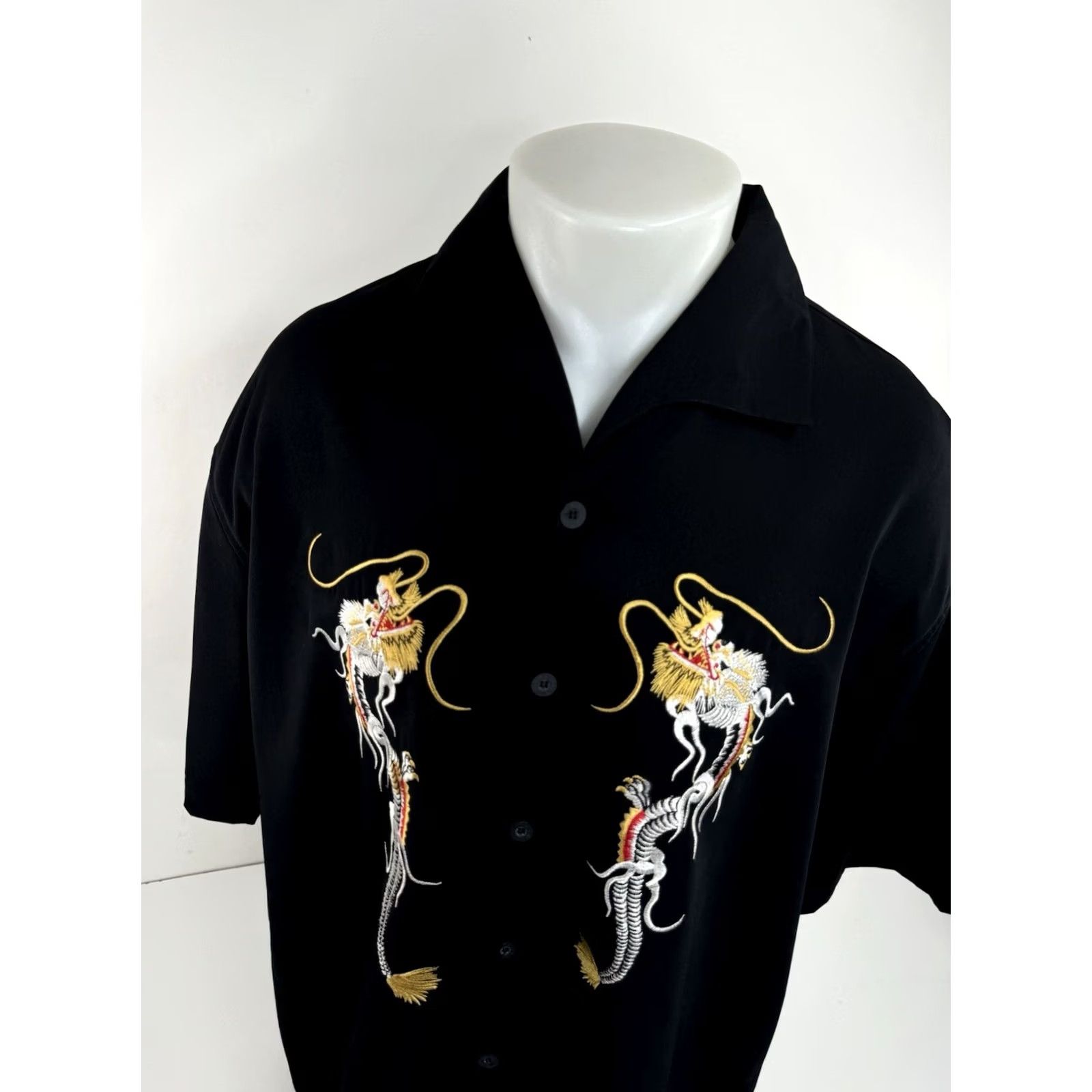 Vintage DRAGONFLY ASIAN DRAGON SERPENT Embroidered XL Shirt Men Short Sleeve Button-Up Black XS? XL not XS - XL Shirt Men Embroidered Dragonfly Size US XL / EU 56 / 4 - 3 Thumbnail