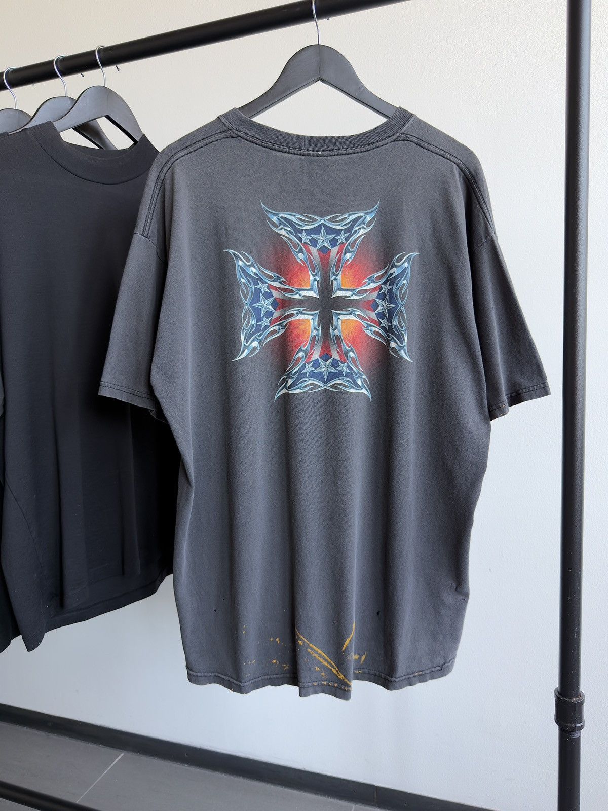 Vintage Vintage Distressed 2000s Faded WCC Erd Biker Cross Band Tee Size US XL / EU 56 / 4 - 2 Thumbnail
