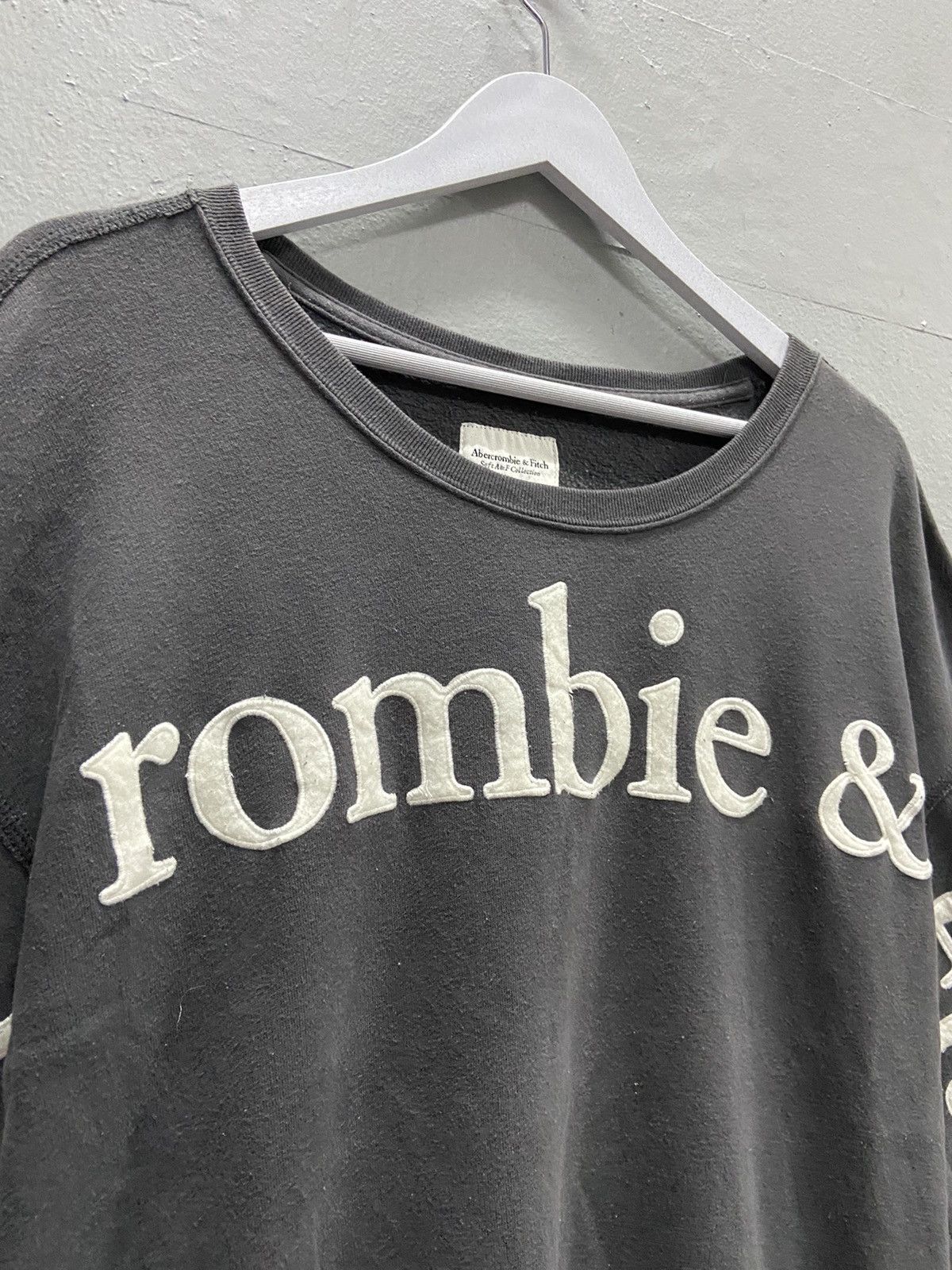 Abercrombie & Fitch ABERCROMBIE & FITCH SPELLOUT SWEATSHIRT Size US L / EU 52-54 / 3 - 4 Thumbnail
