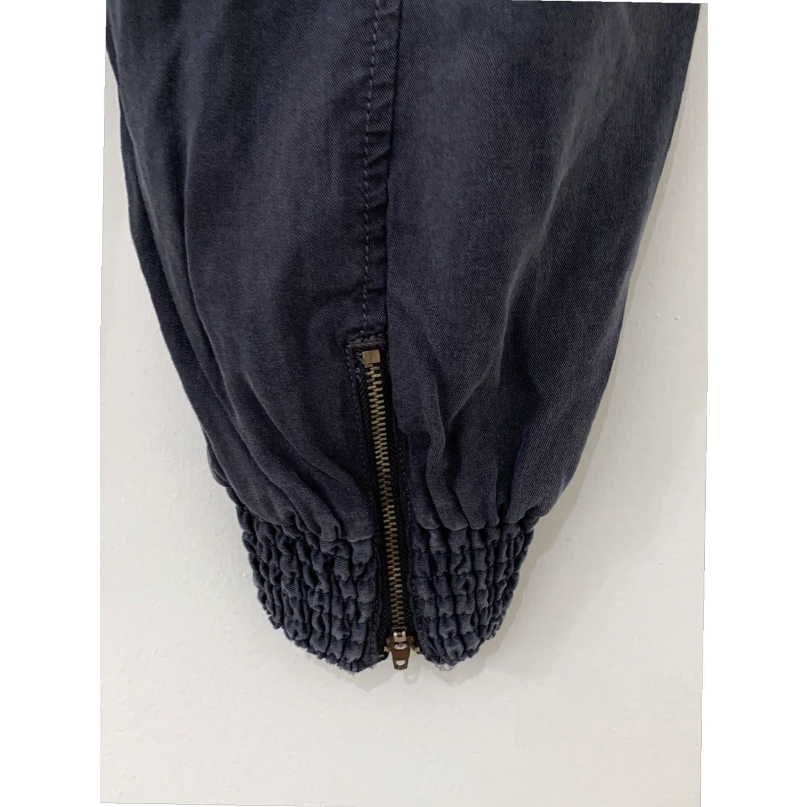 Athleta Athleta Women's Grey Lyocell Jogger Pants Sz 8 with Ankle Zippers Size 30" / US 8 / IT 44 - 4 Thumbnail