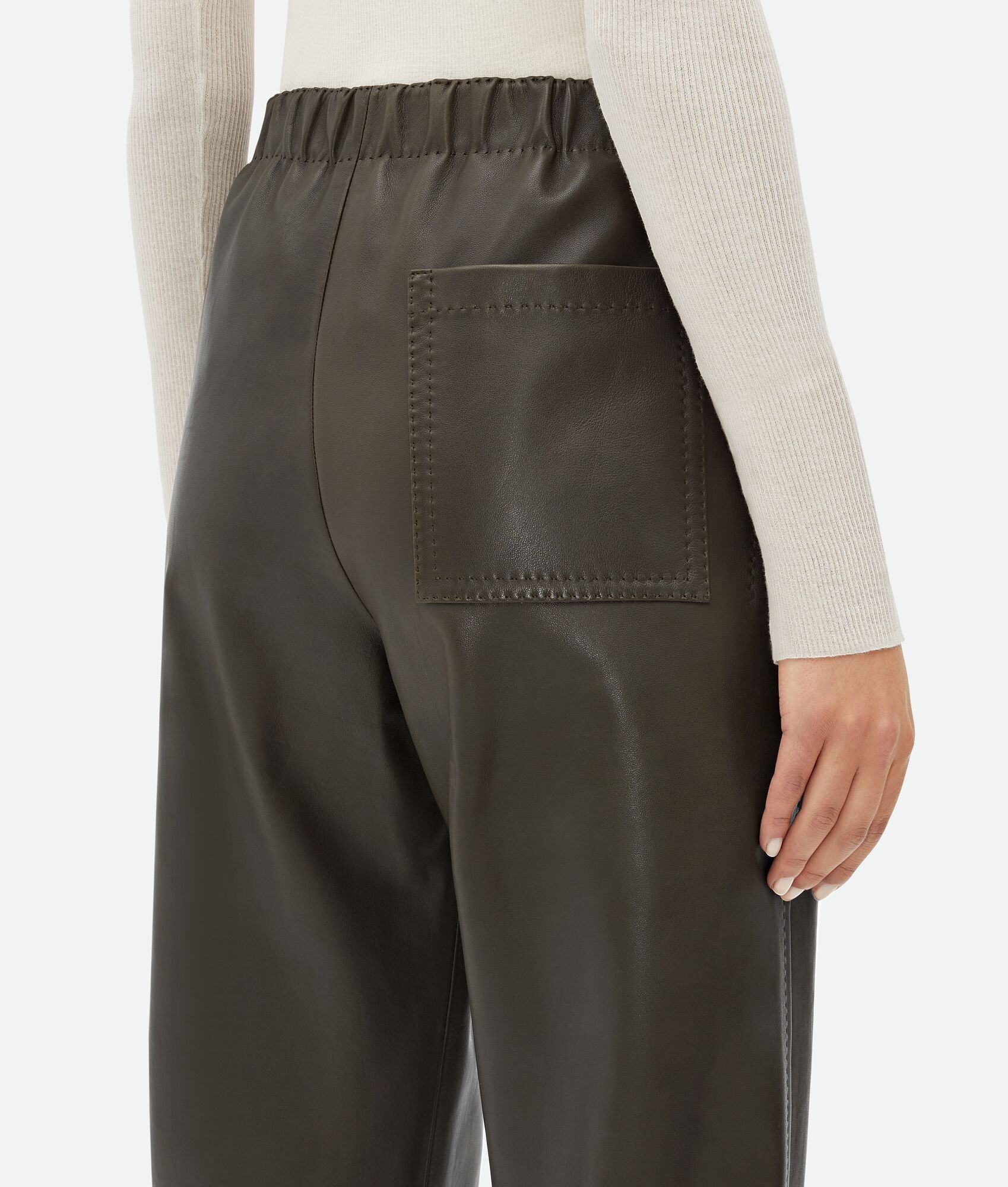 Bottega Veneta o1bcso1str0225 Leather Straight Pant in Olive Green Size 25" / US 0 / IT 36 - 4 Thumbnail