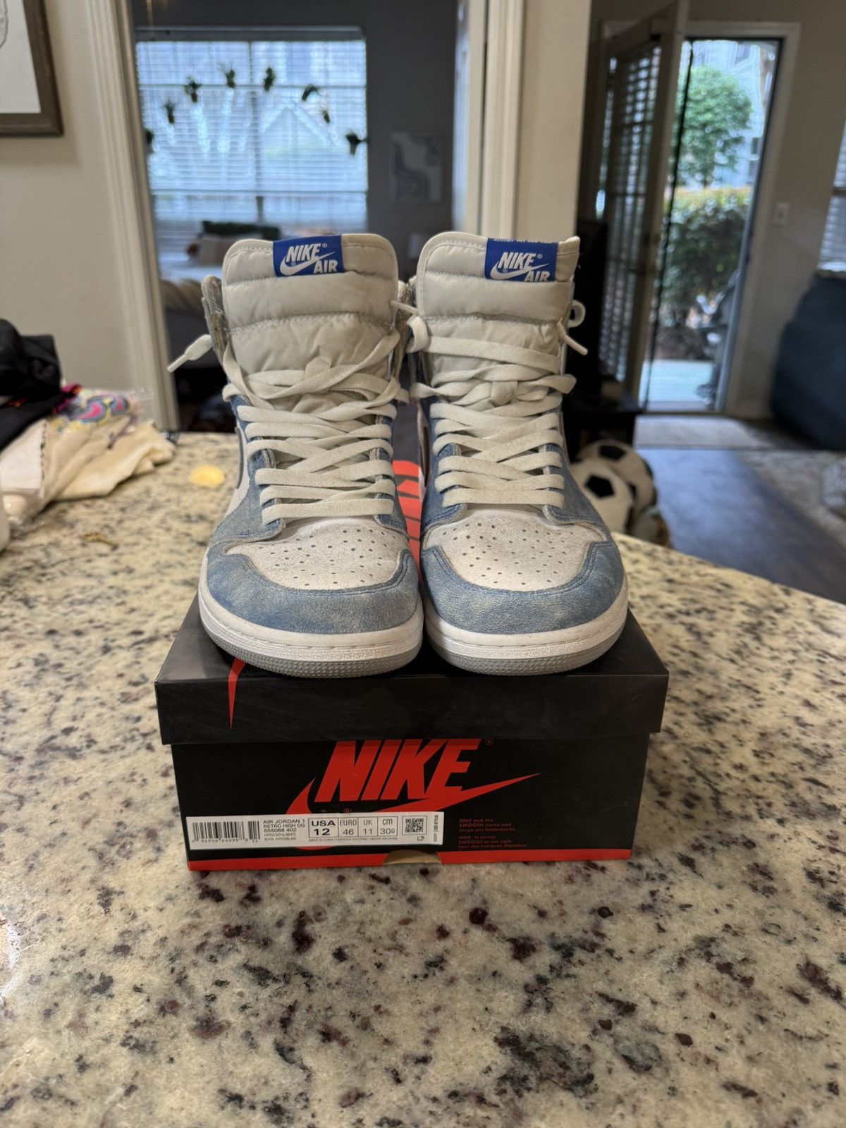 Nike Nike Air Jordan 1 Retro OG Hyper Royal Size US 12 / EU 45 - 2 Thumbnail