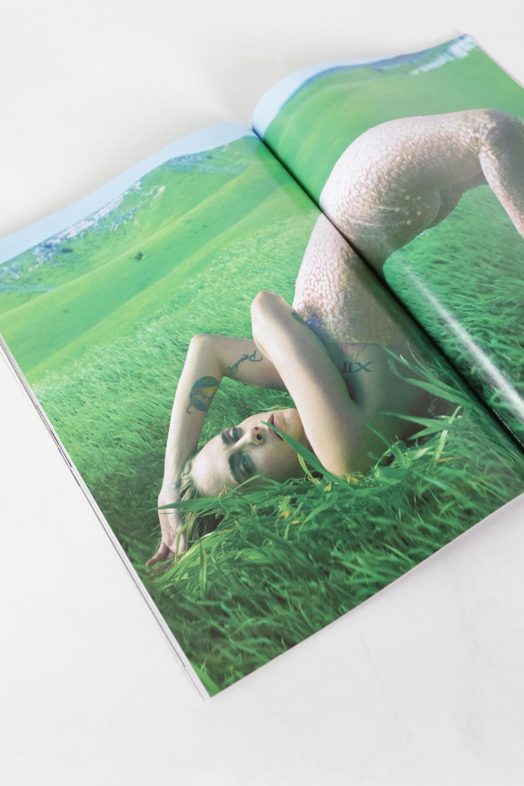 Vogue 2023' Vogue April Cara Delevingne Magazine Size ONE SIZE - 4 Thumbnail